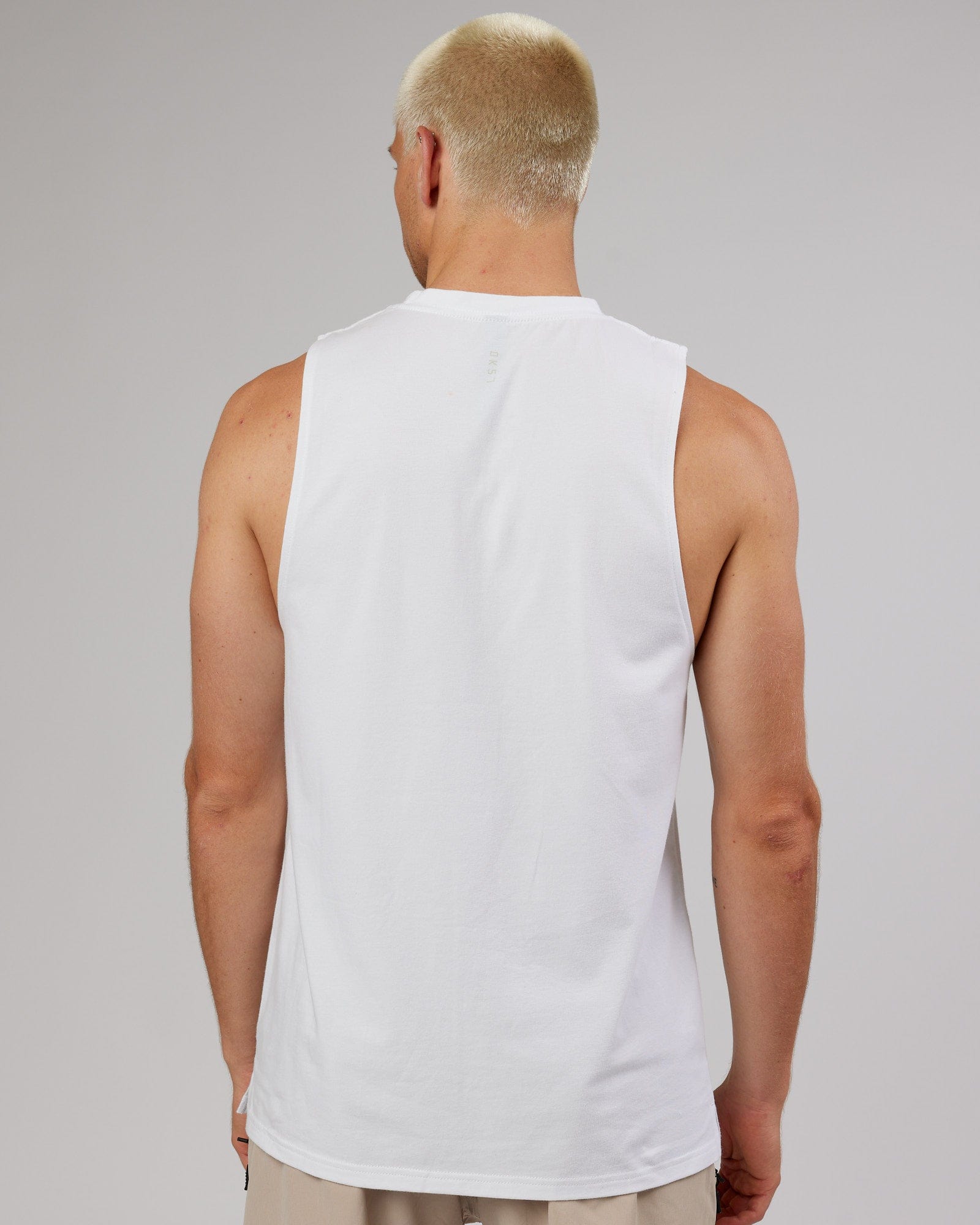 Model wearing Strength FLXDRY Training Fit Performance Tank - White-Taupe