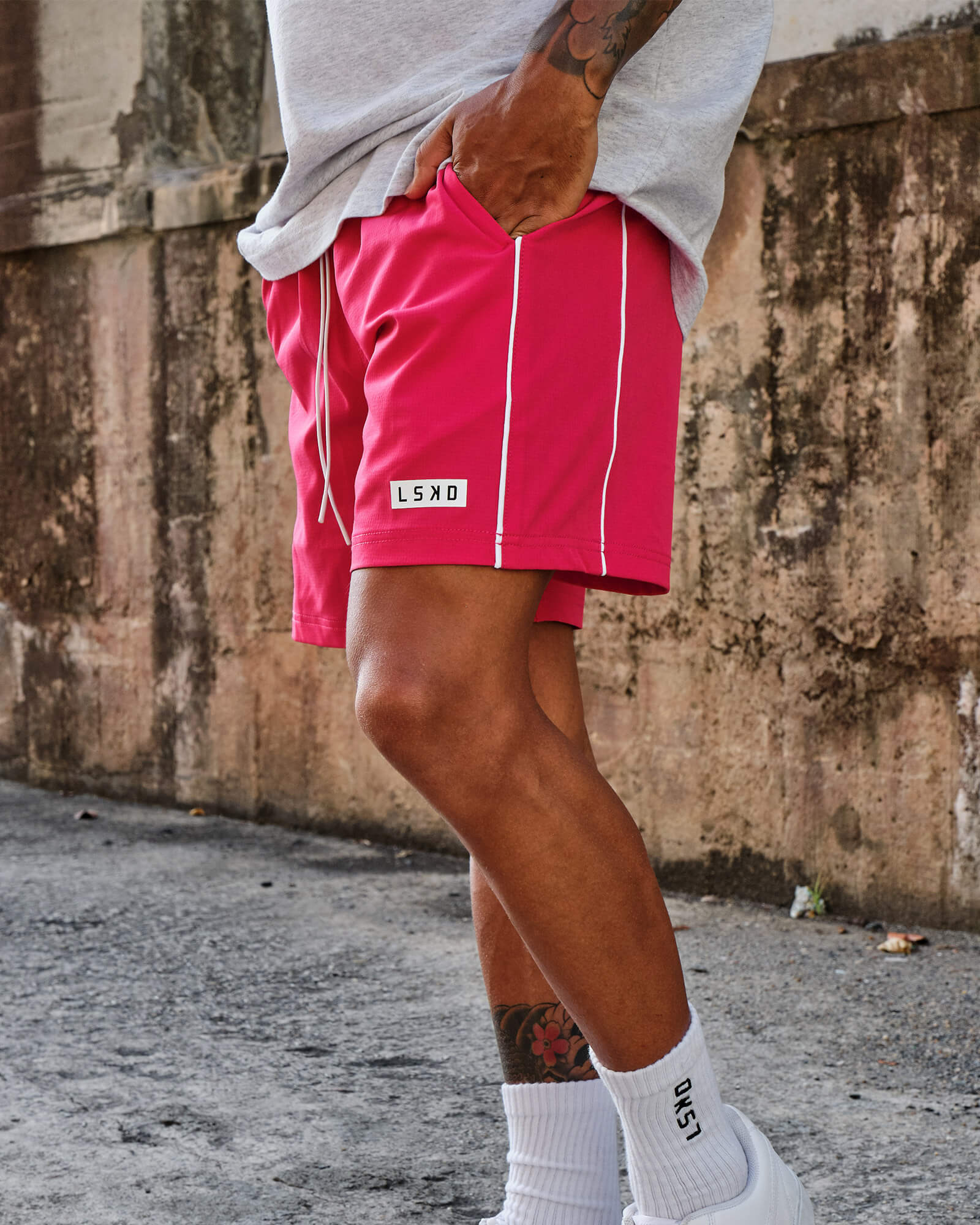 Model wearing Pipeline 7" Short - Boysenberry