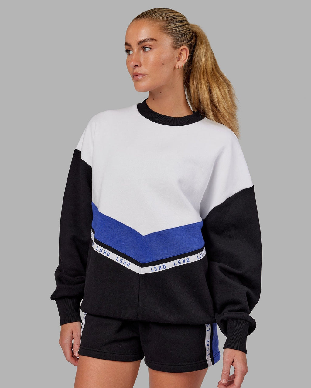 Model wearing Time Out Sweater Oversize - Black-Power Cobalt