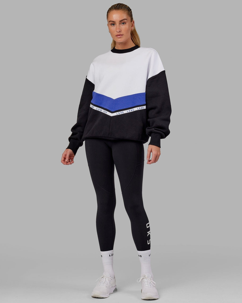 Model wearing Time Out Sweater Oversize - Black-Power Cobalt