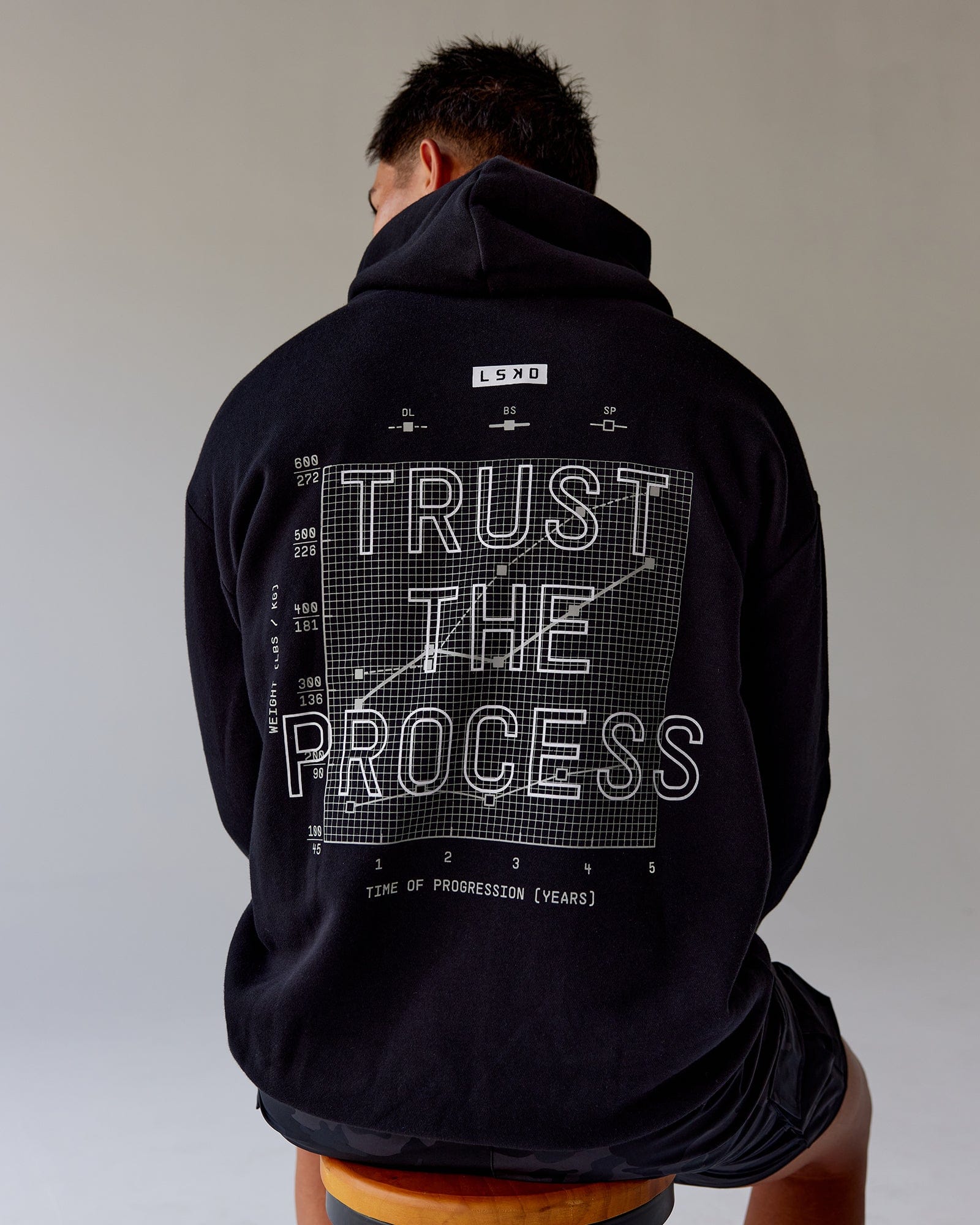 Model wearing Trust The Process Hoodie Oversize - Black