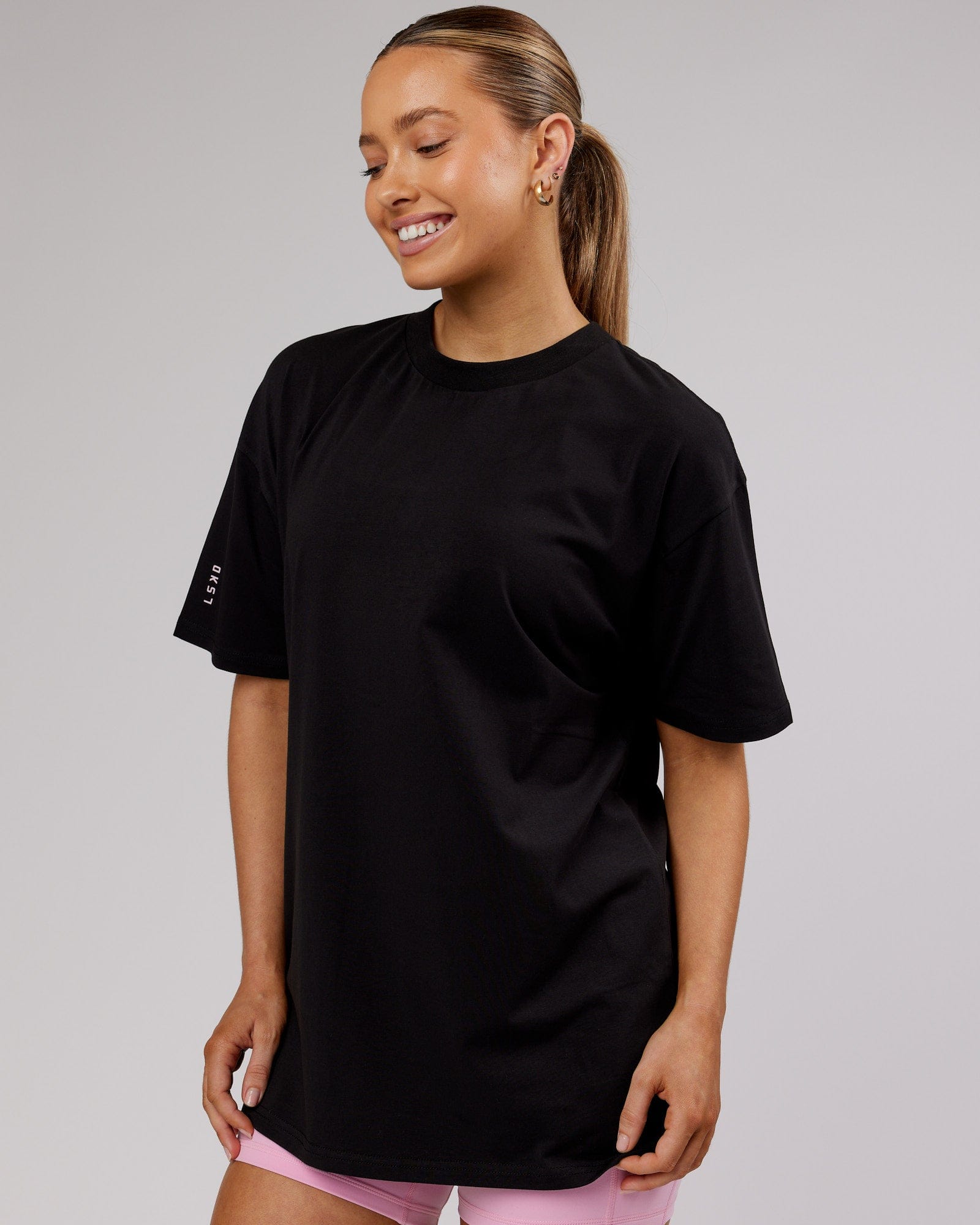 Model wearing Unisex LTRD FLXCotton Tee Oversize - Black-Pink