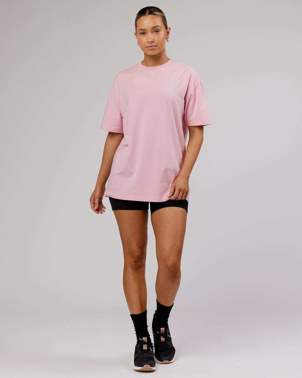 Model wearing Unisex LTRD FLXCotton Tee Oversize - Bleached Mauve