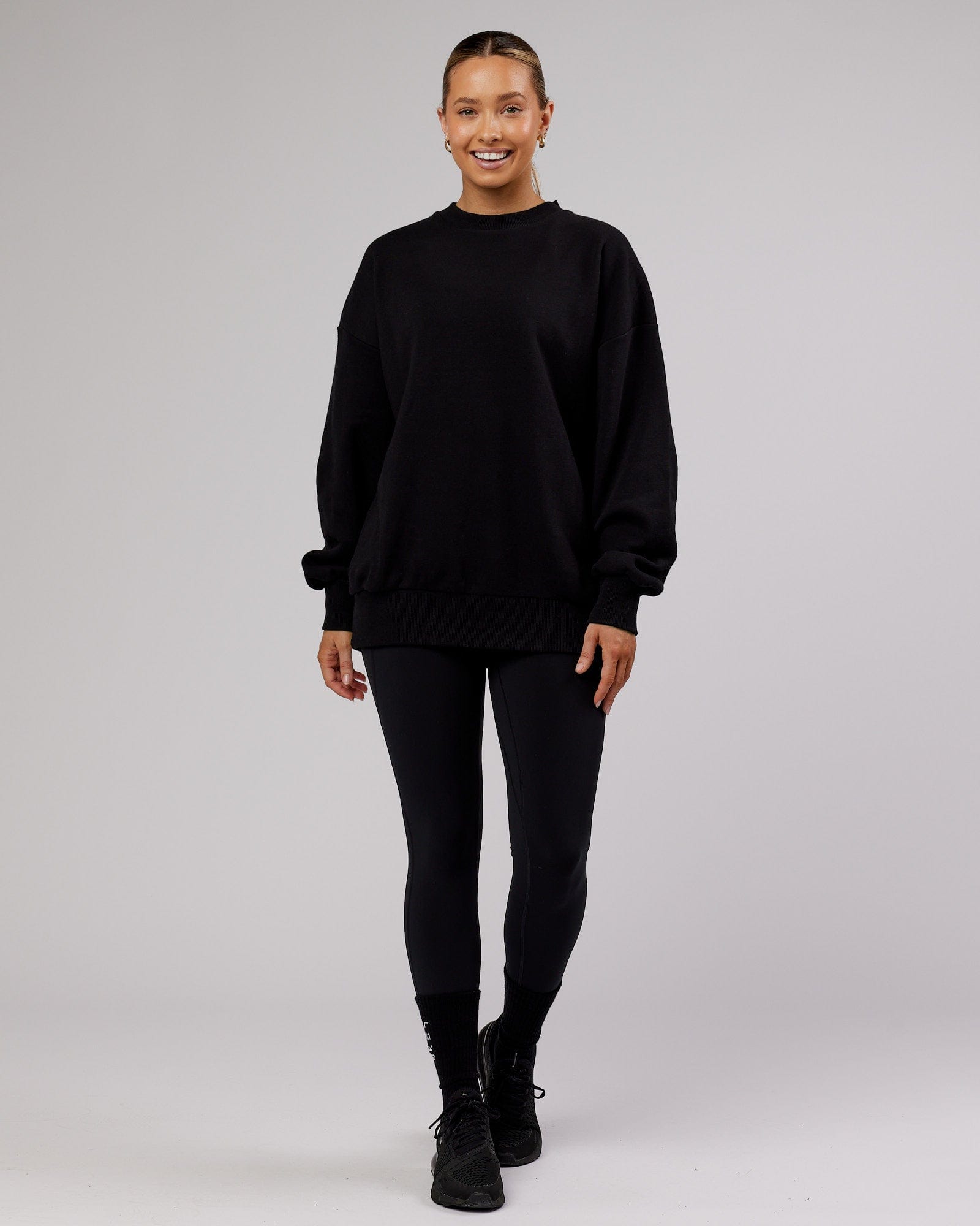 Model wearing Unisex LTRD Sweater Oversize - Black-Pink