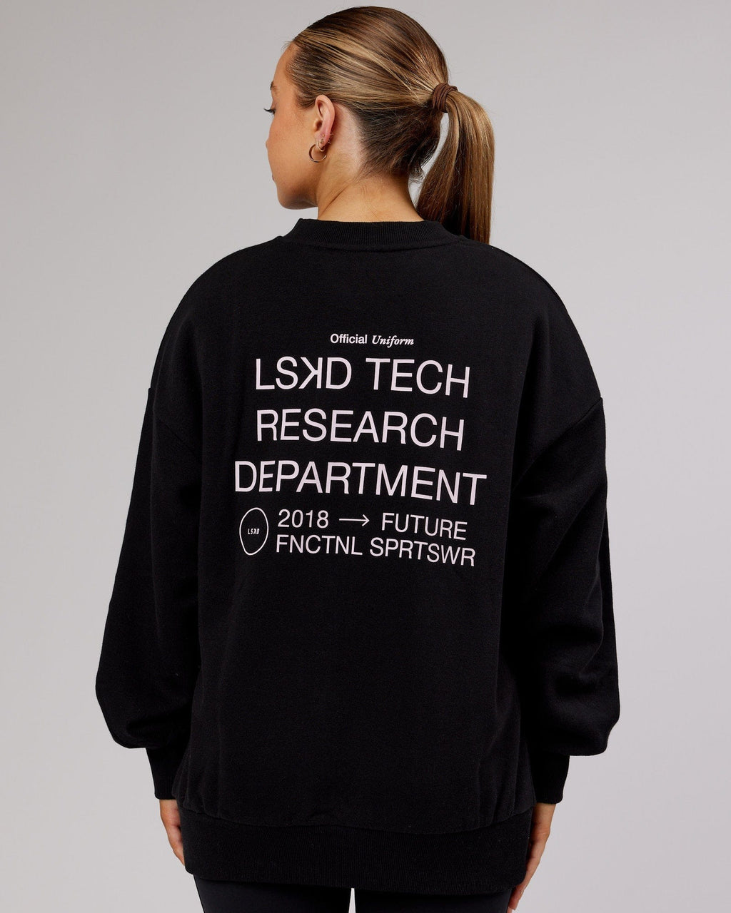 Model wearing Unisex LTRD Sweater Oversize - Black-Pink