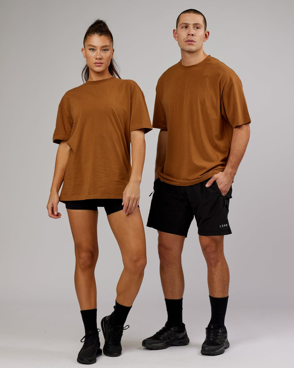 Model wearing Unisex LTRD FLXCotton Tee Oversize - Camel