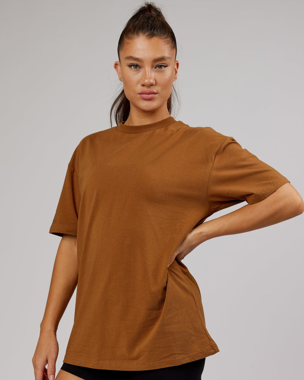 Model wearing Unisex LTRD FLXCotton Tee Oversize - Camel
