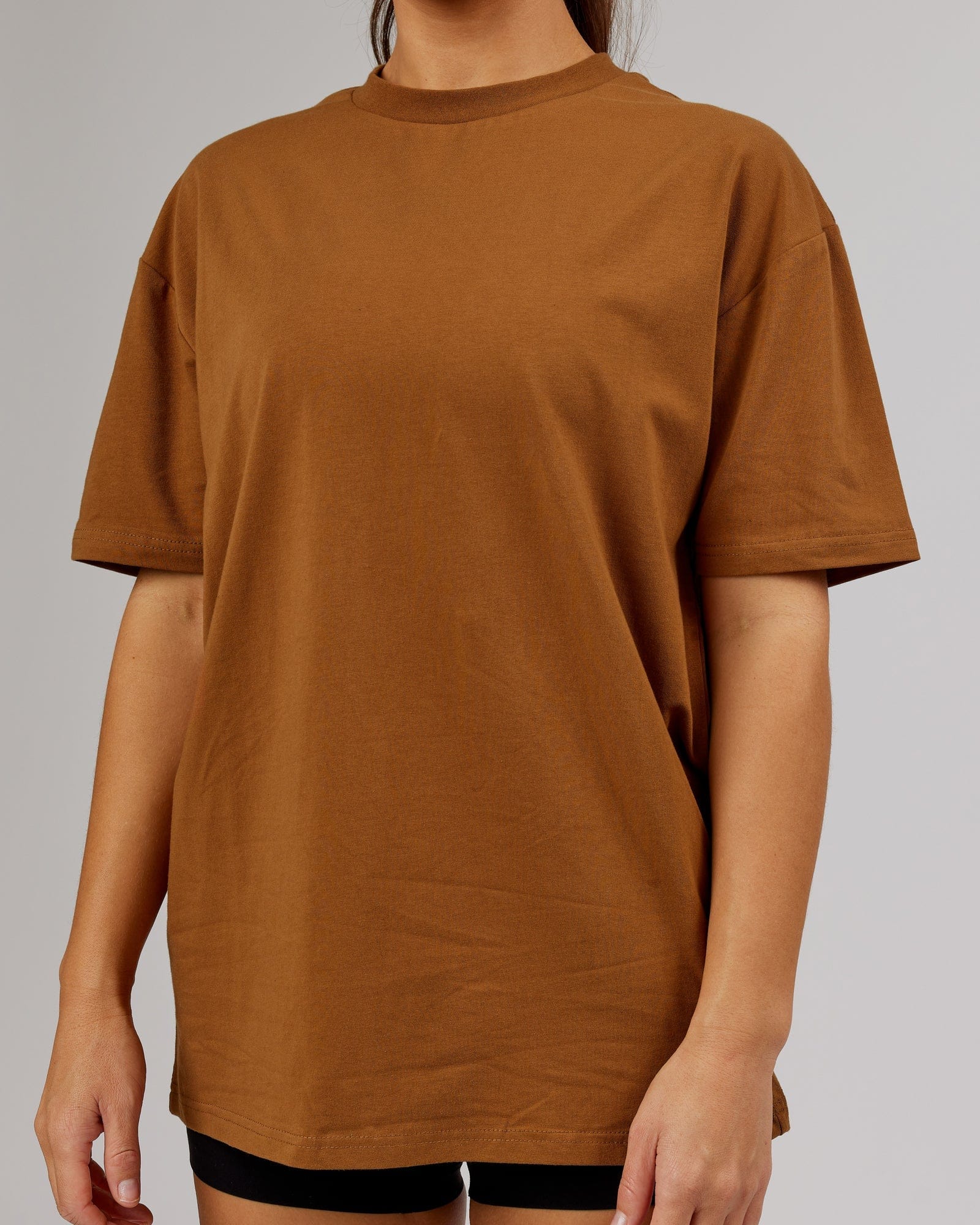 Model wearing Unisex LTRD FLXCotton Tee Oversize - Camel