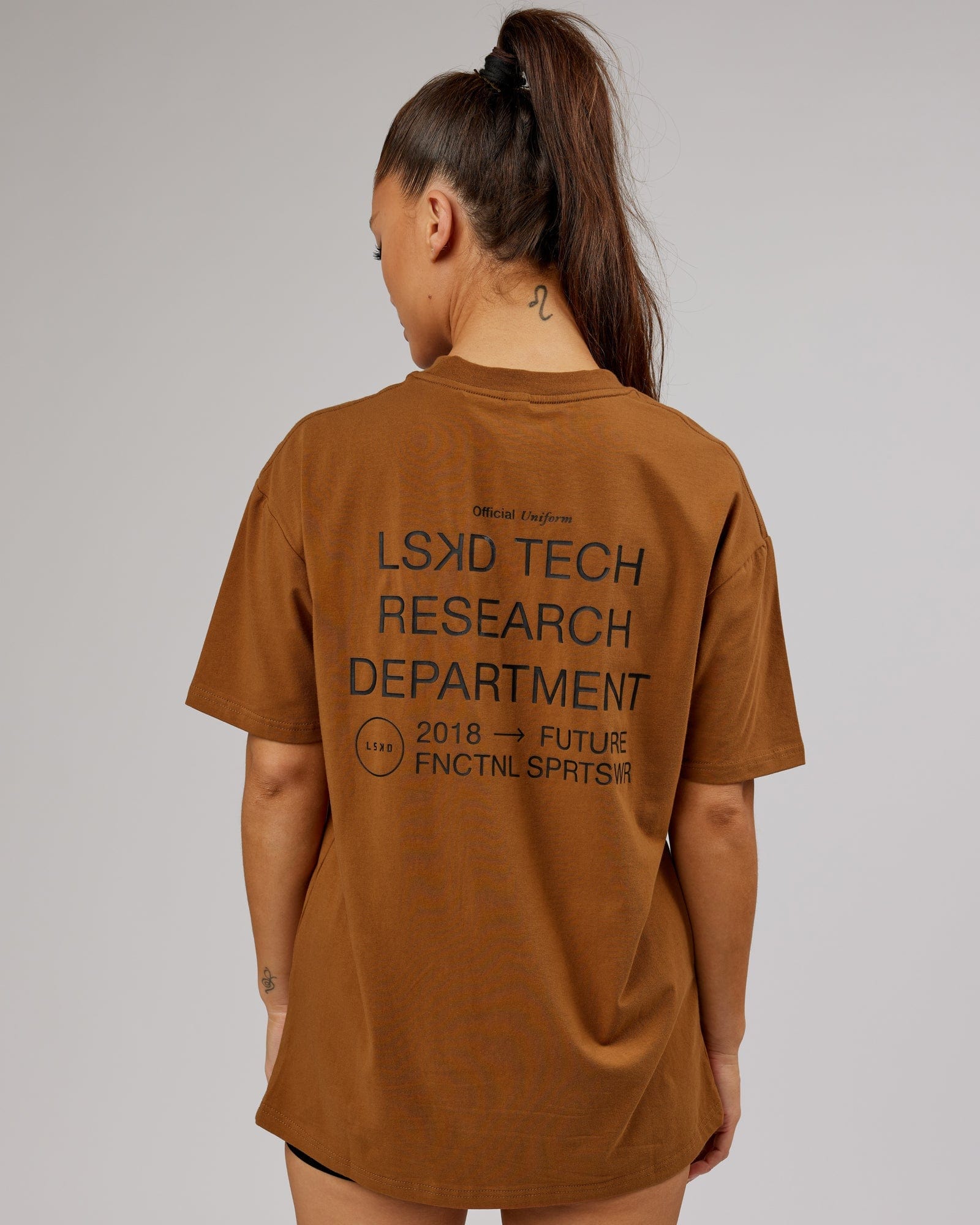 Model wearing Unisex LTRD FLXCotton Tee Oversize - Camel