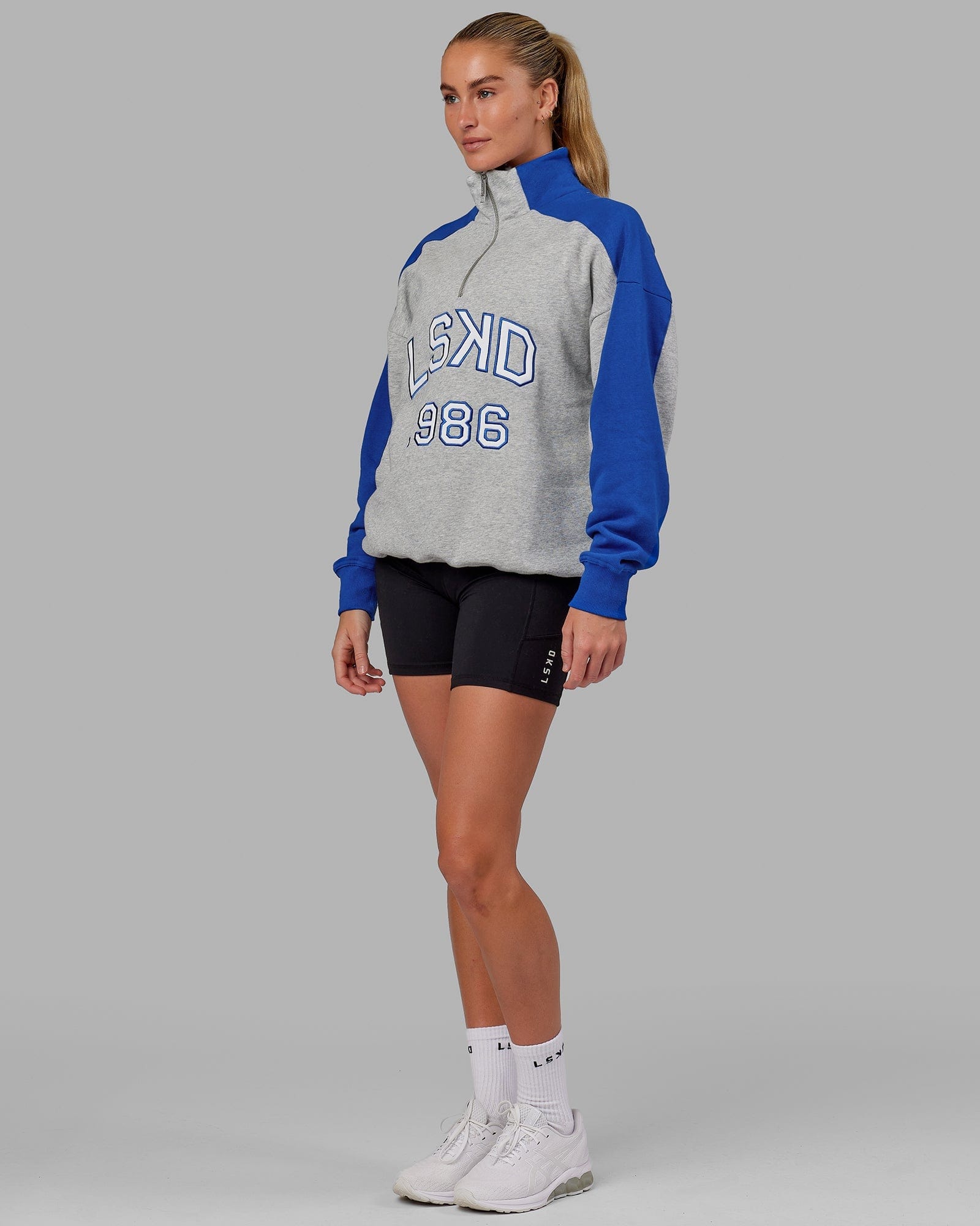 Model wearing Unisex Alumni 1/4 Zip Sweater Oversize - Grey-Blue