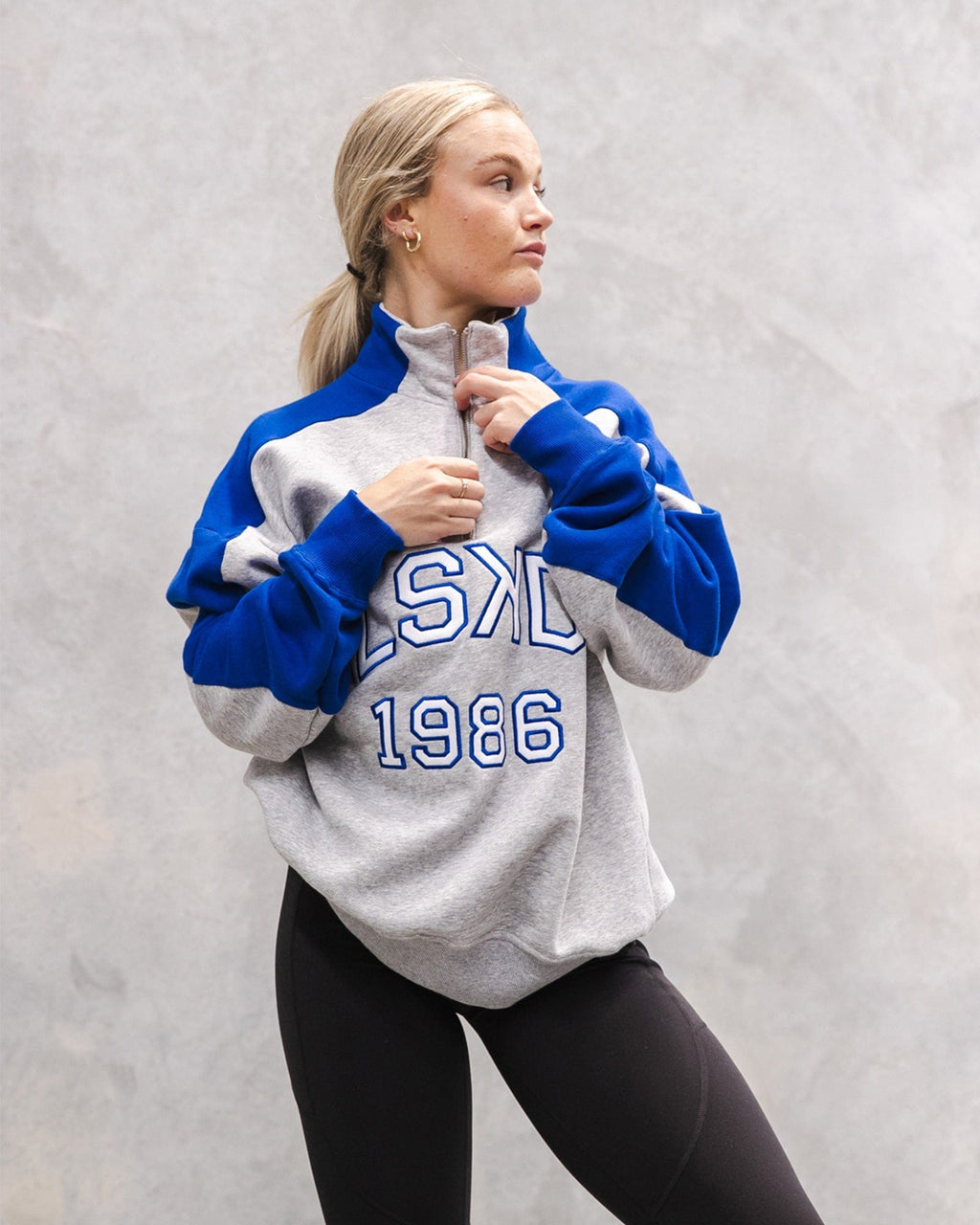 Model wearing Unisex Alumni 1/4 Zip Sweater Oversize - Grey-Blue