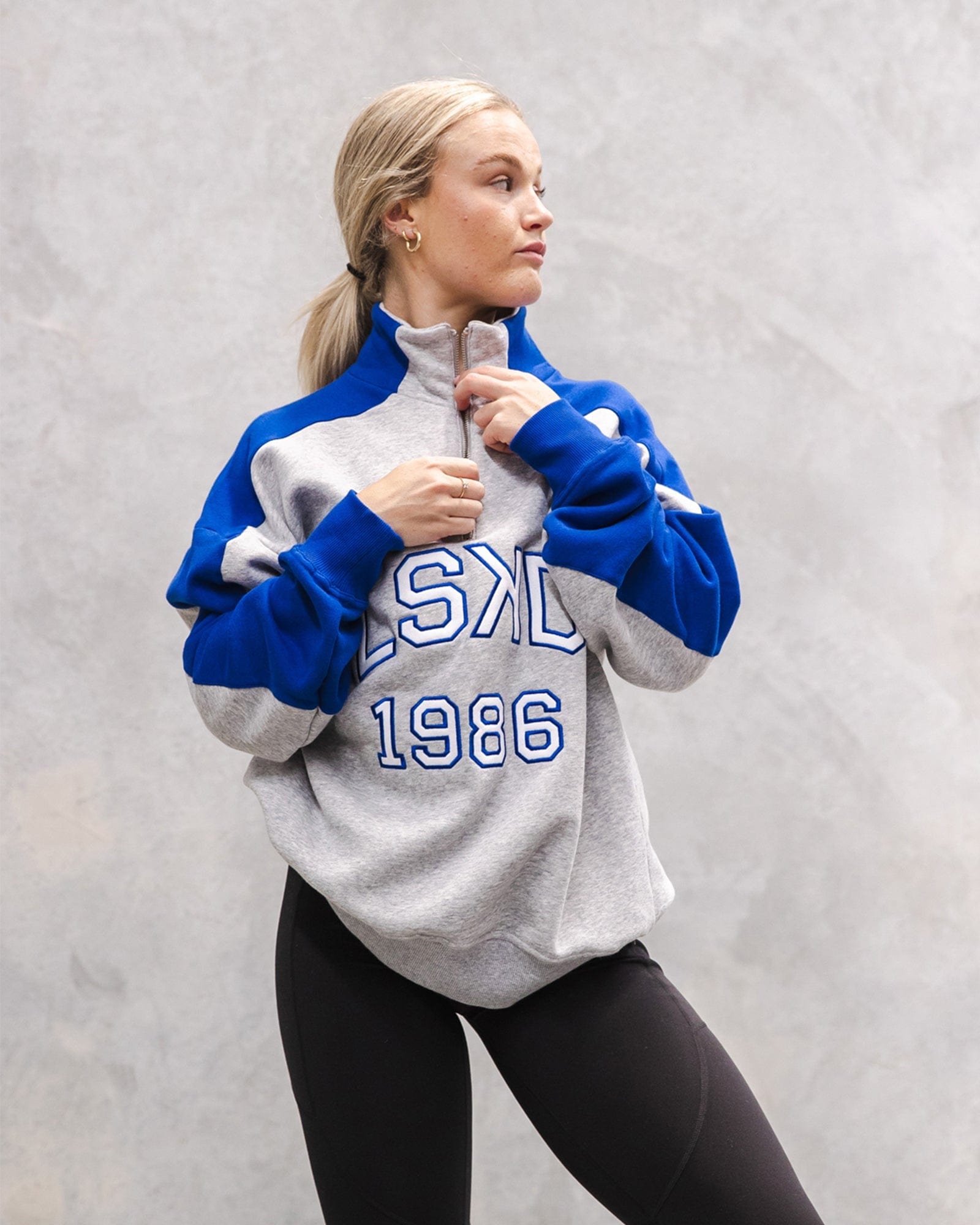 Model wearing Unisex Alumni 1/4 Zip Sweater Oversize - Grey-Blue