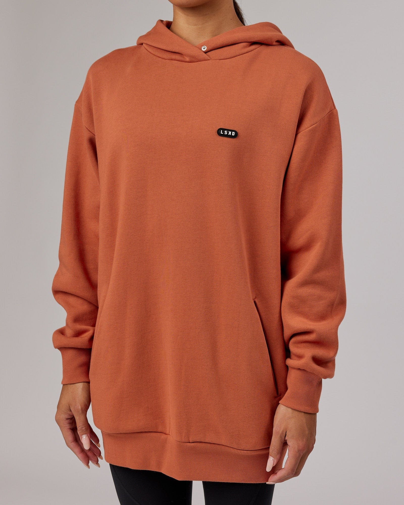 Model wearing Unisex Capsule Hoodie Oversize - Auburn