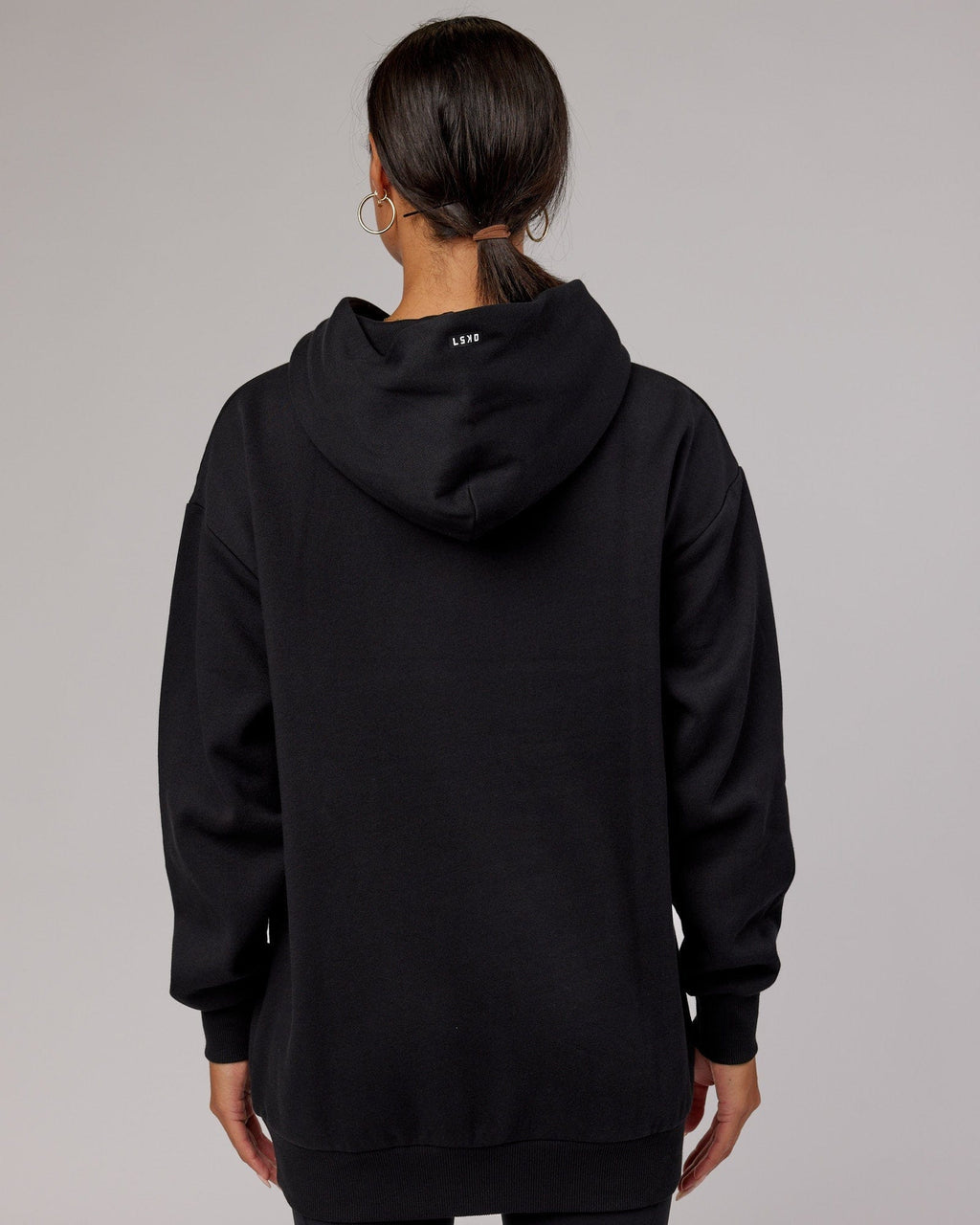 Model wearing Unisex Capsule Hoodie Oversize - Black