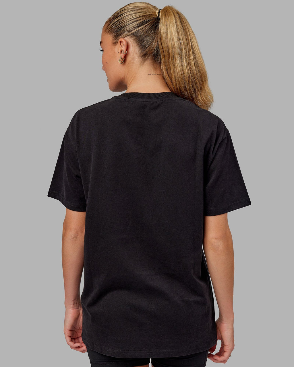 Model wearing Unisex Free Throw Heavyweight Tee Oversize - Black