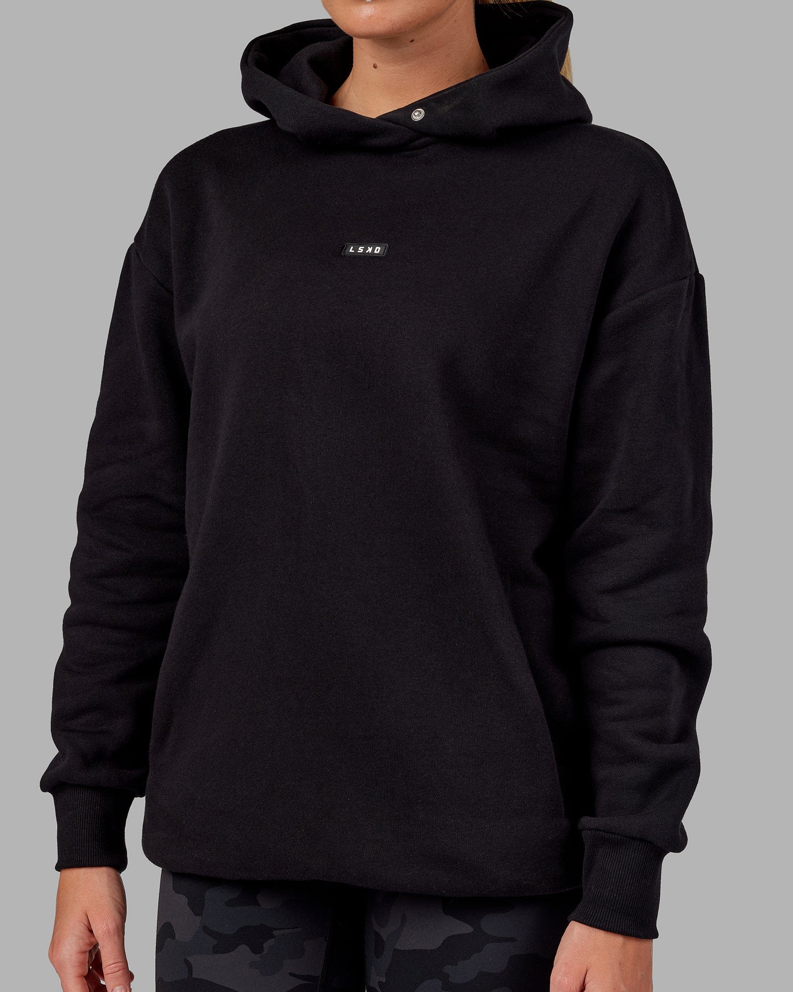 Model wearing Unisex Fundamental Hoodie Oversize - Black