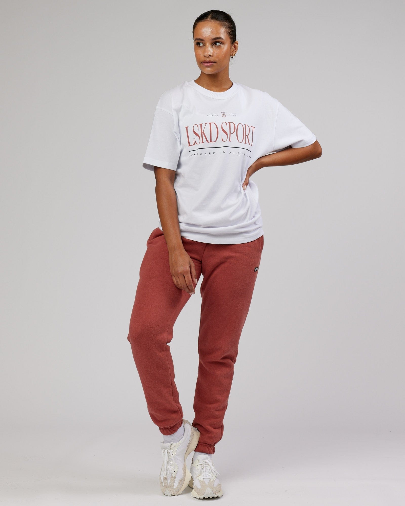 Model wearing Unisex Heritage Heavyweight Tee Oversize - White-Marsala