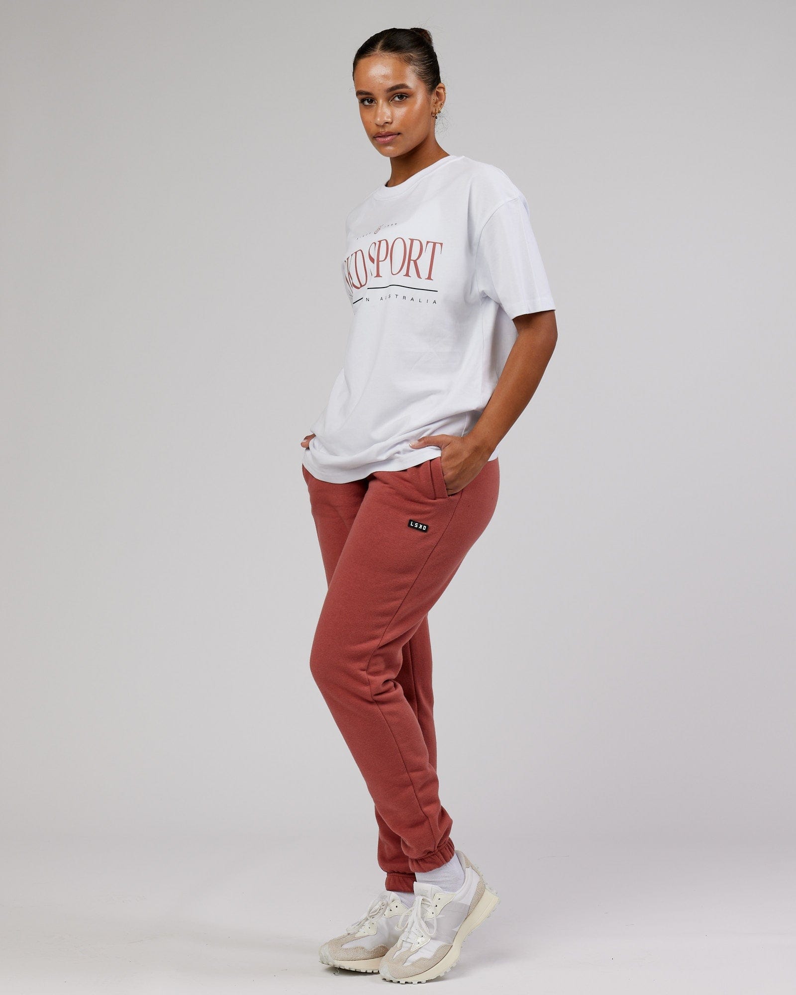Model wearing Unisex Heritage Heavyweight Tee Oversize - White-Marsala