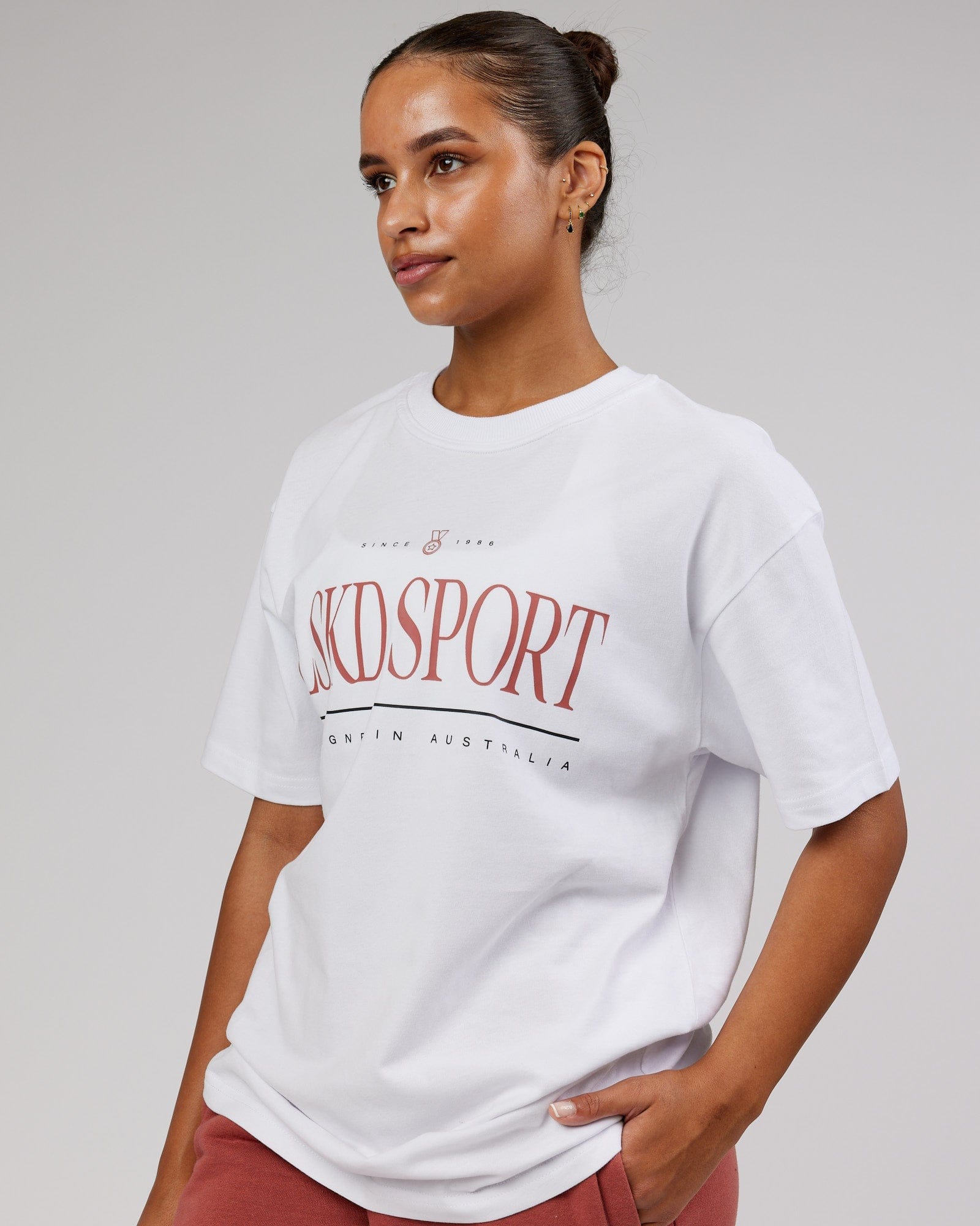 Model wearing Unisex Heritage Heavyweight Tee Oversize - White-Marsala