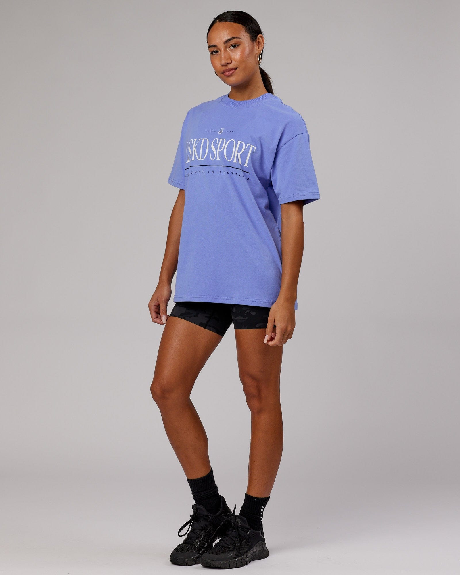 Model wearing Unisex Heritage Heavyweight Tee Oversize - Cornflower Blue