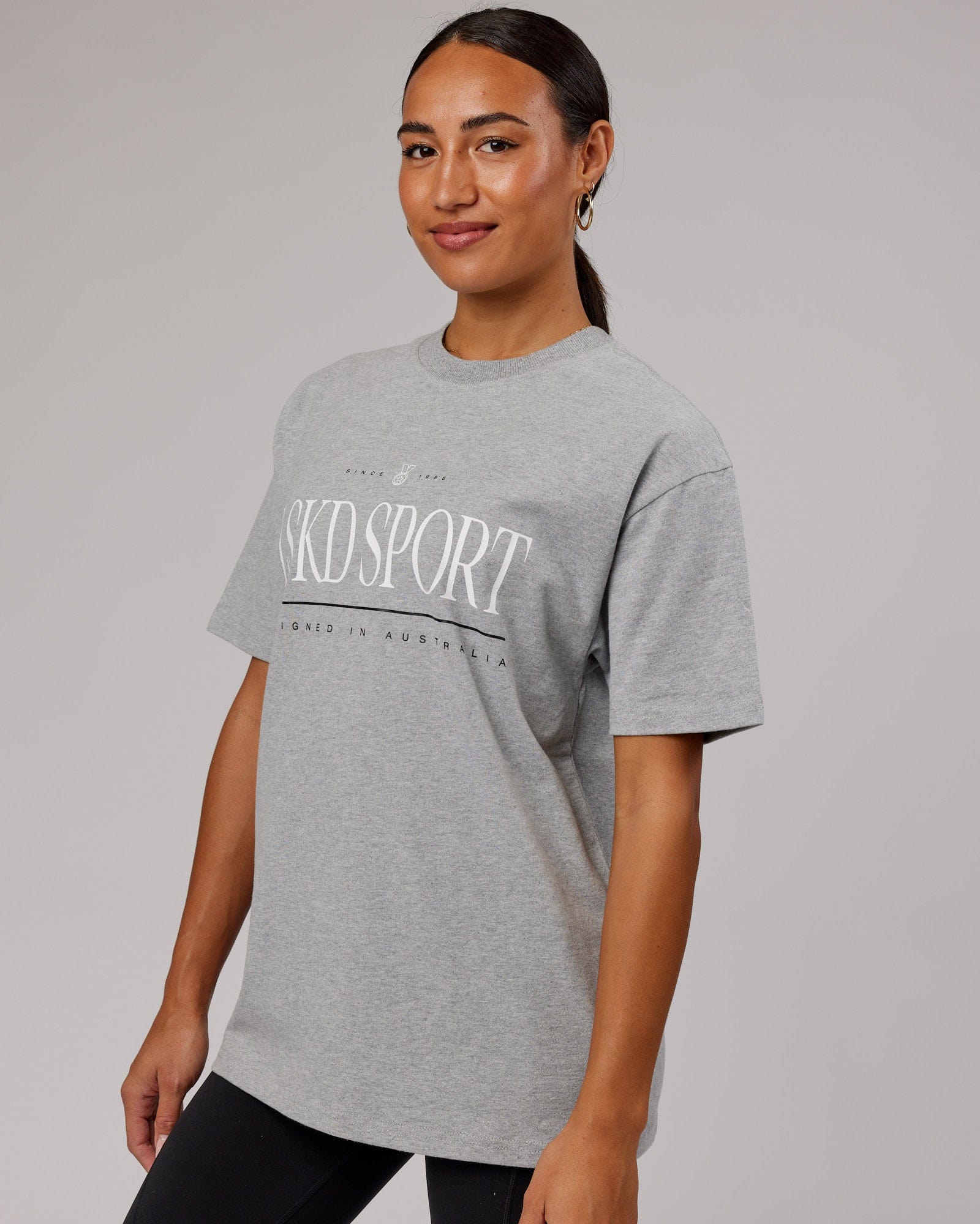 Model wearing Unisex Heritage Heavyweight Tee Oversize - Lt Grey Marl