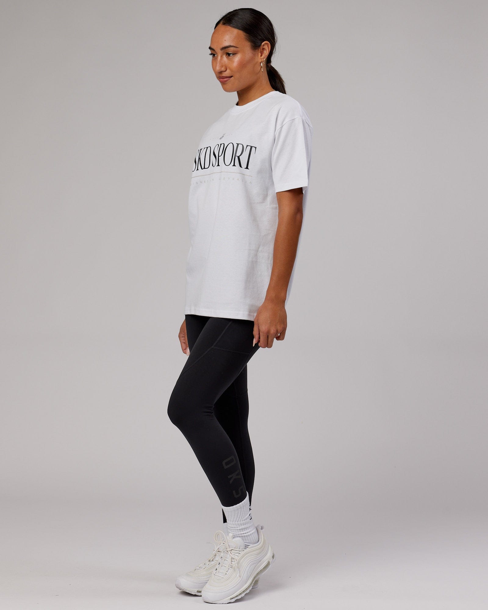 Model wearing Unisex Heritage Heavyweight Tee Oversize - White-Black-Oak