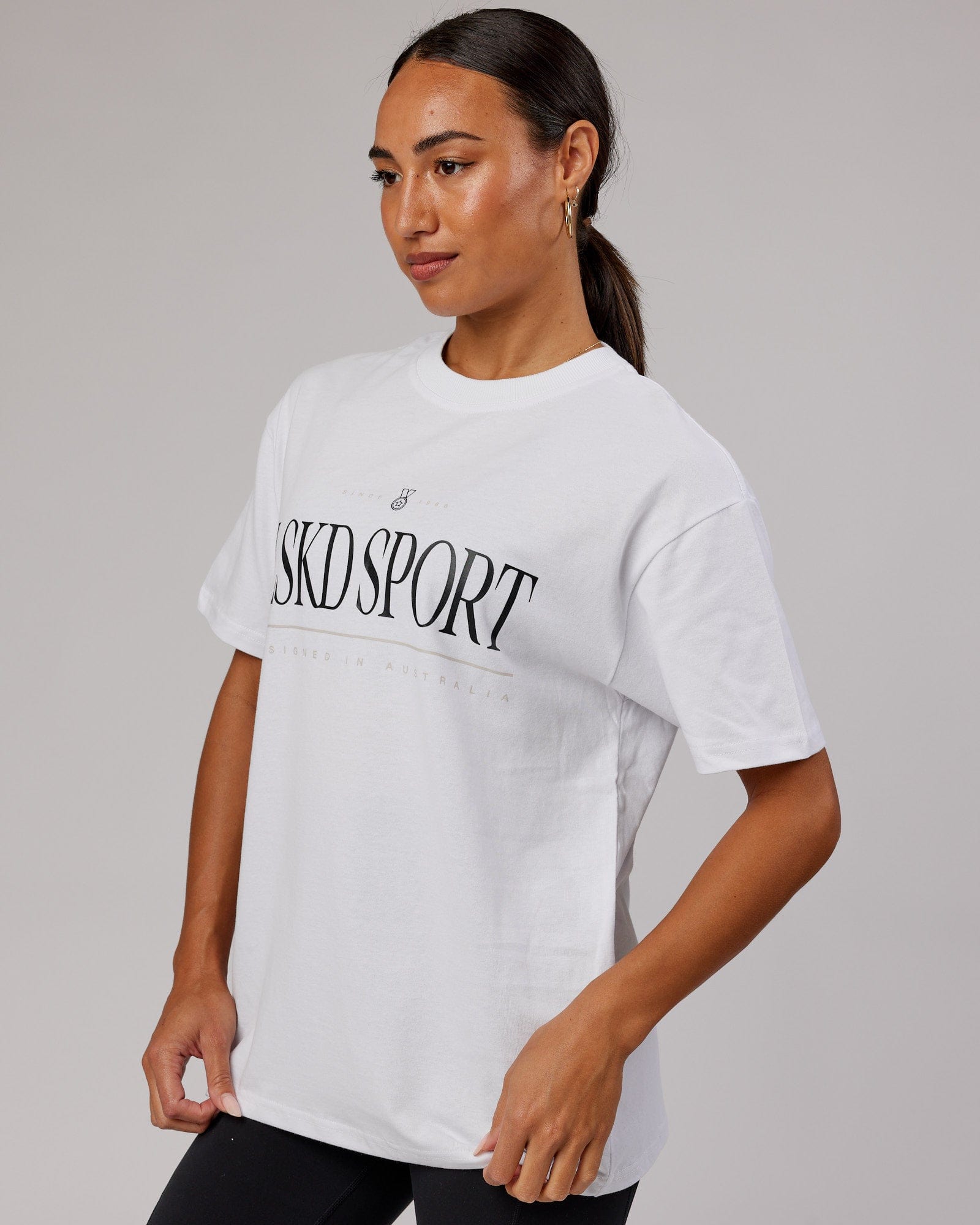 Model wearing Unisex Heritage Heavyweight Tee Oversize - White-Black-Oak