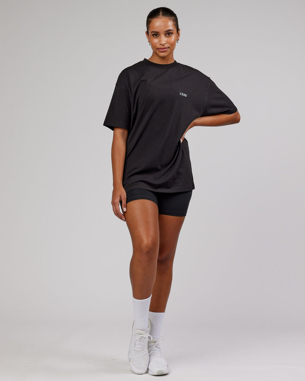 Model wearing Unisex Iconic FLXCotton Tee Oversize - Black-White