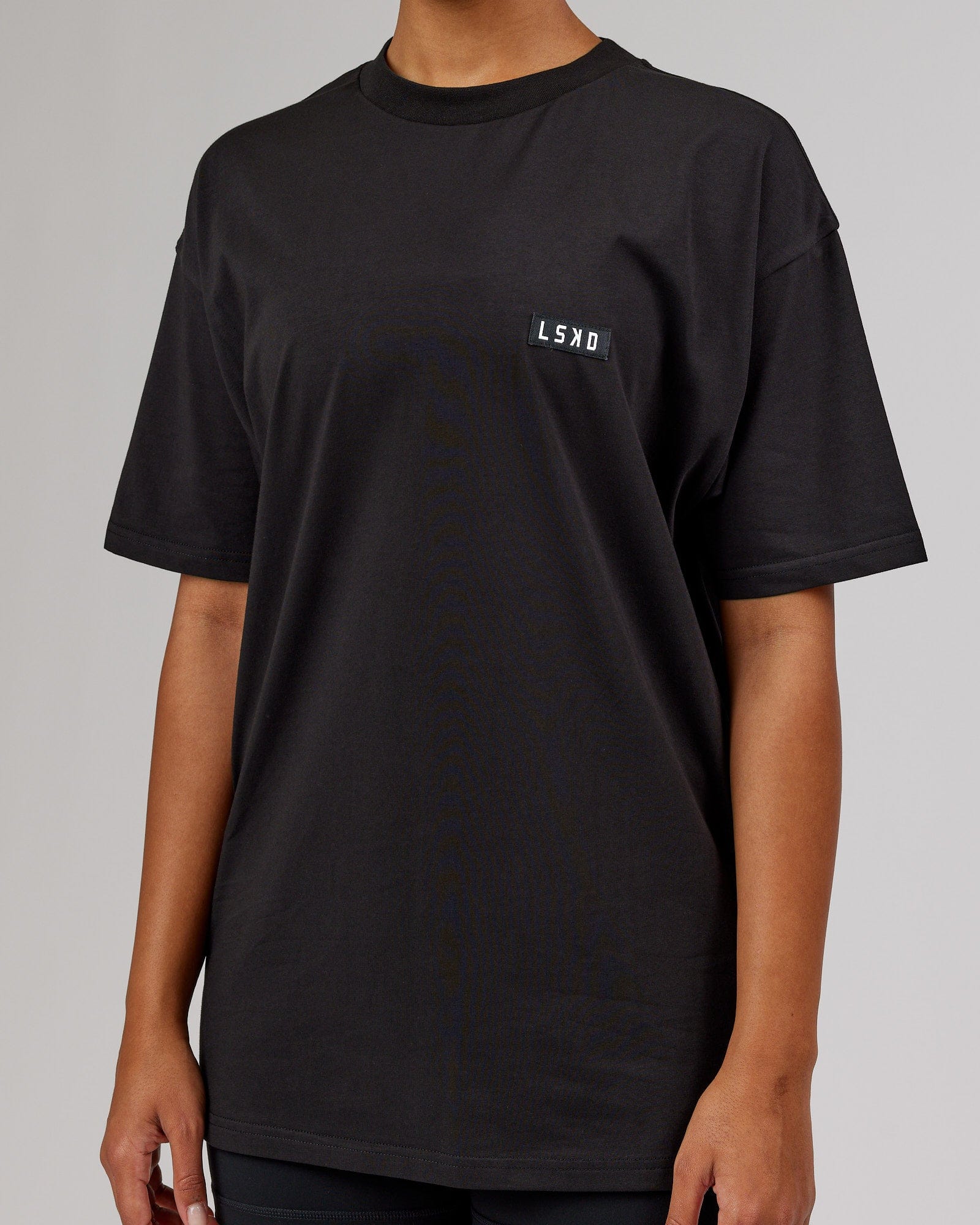 Model wearing Unisex Iconic FLXCotton Tee Oversize - Black-White