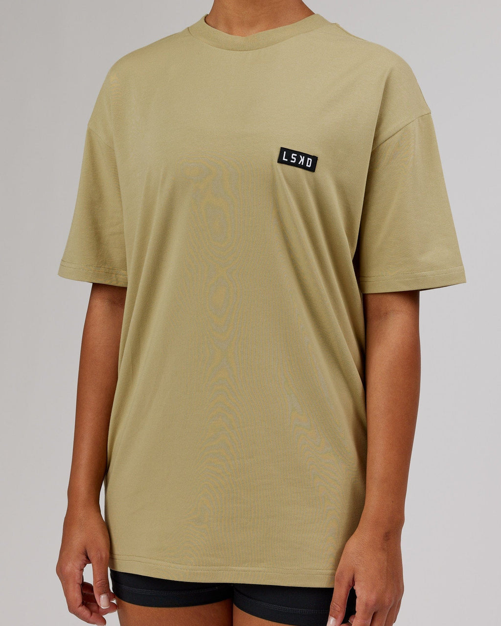 Model wearing Unisex Iconic FLXCotton Tee Oversize - Reed