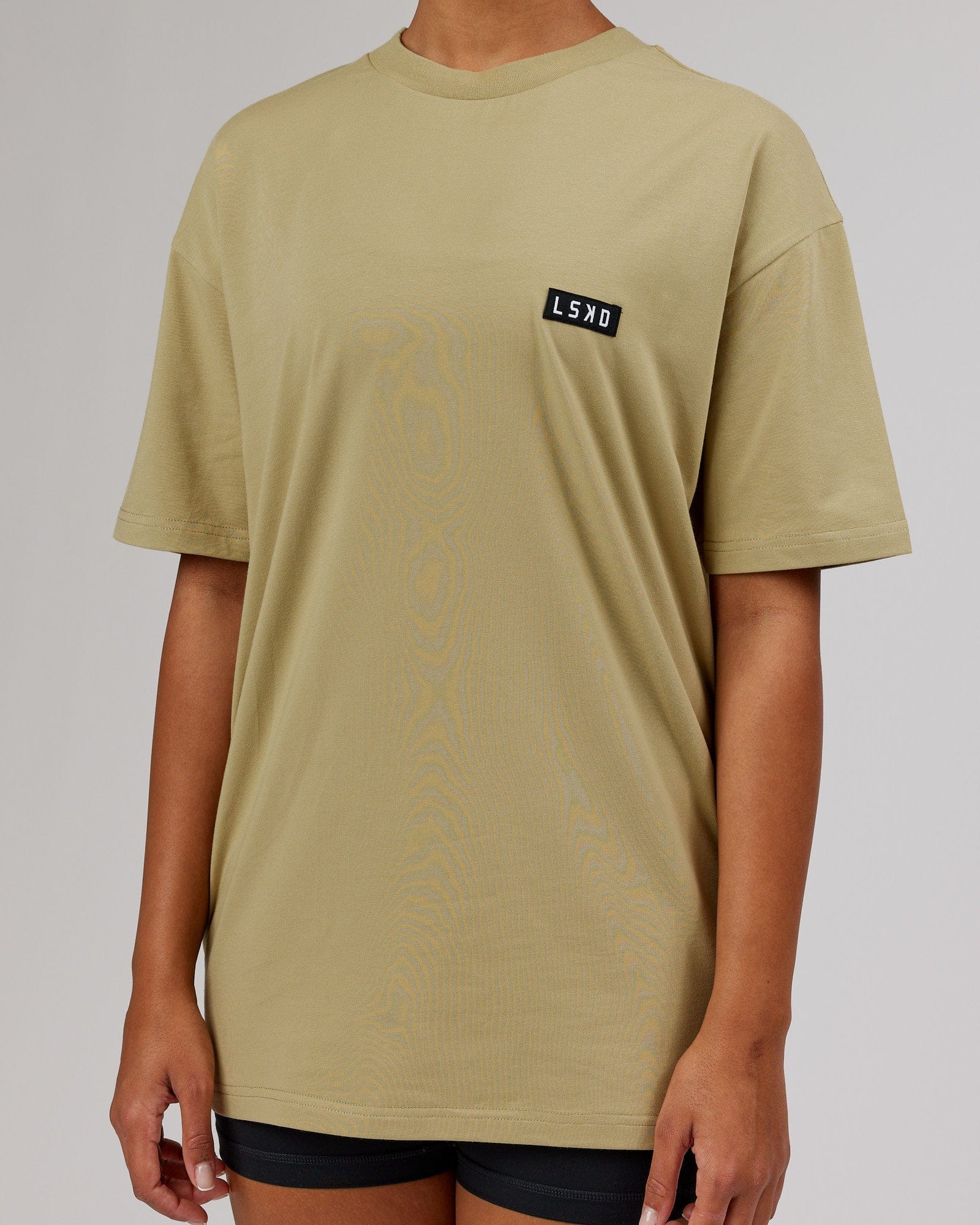 Model wearing Unisex Iconic FLXCotton Tee Oversize - Reed