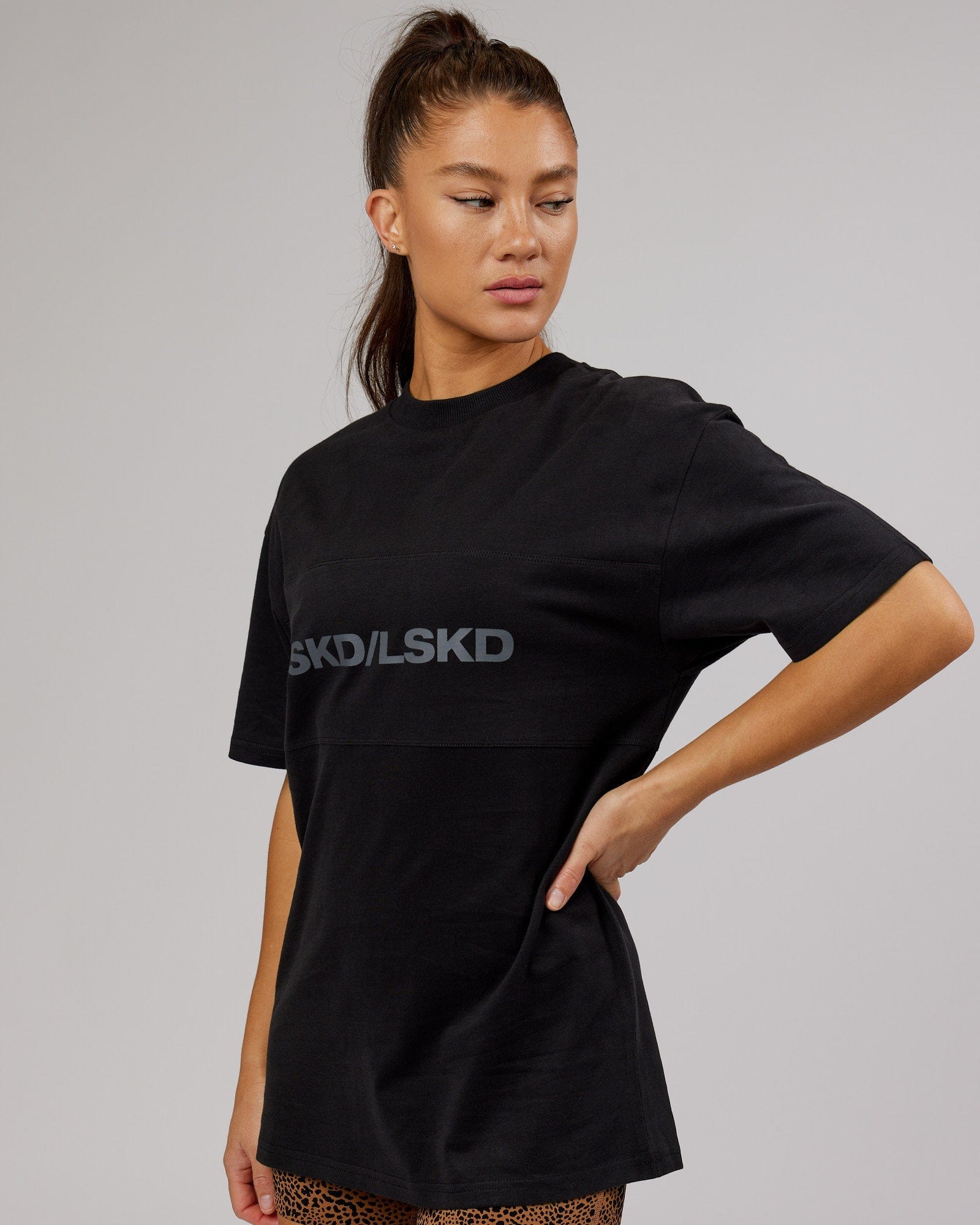 Model wearing Unisex Impact Heavyweight Tee Oversize - Black-Grey