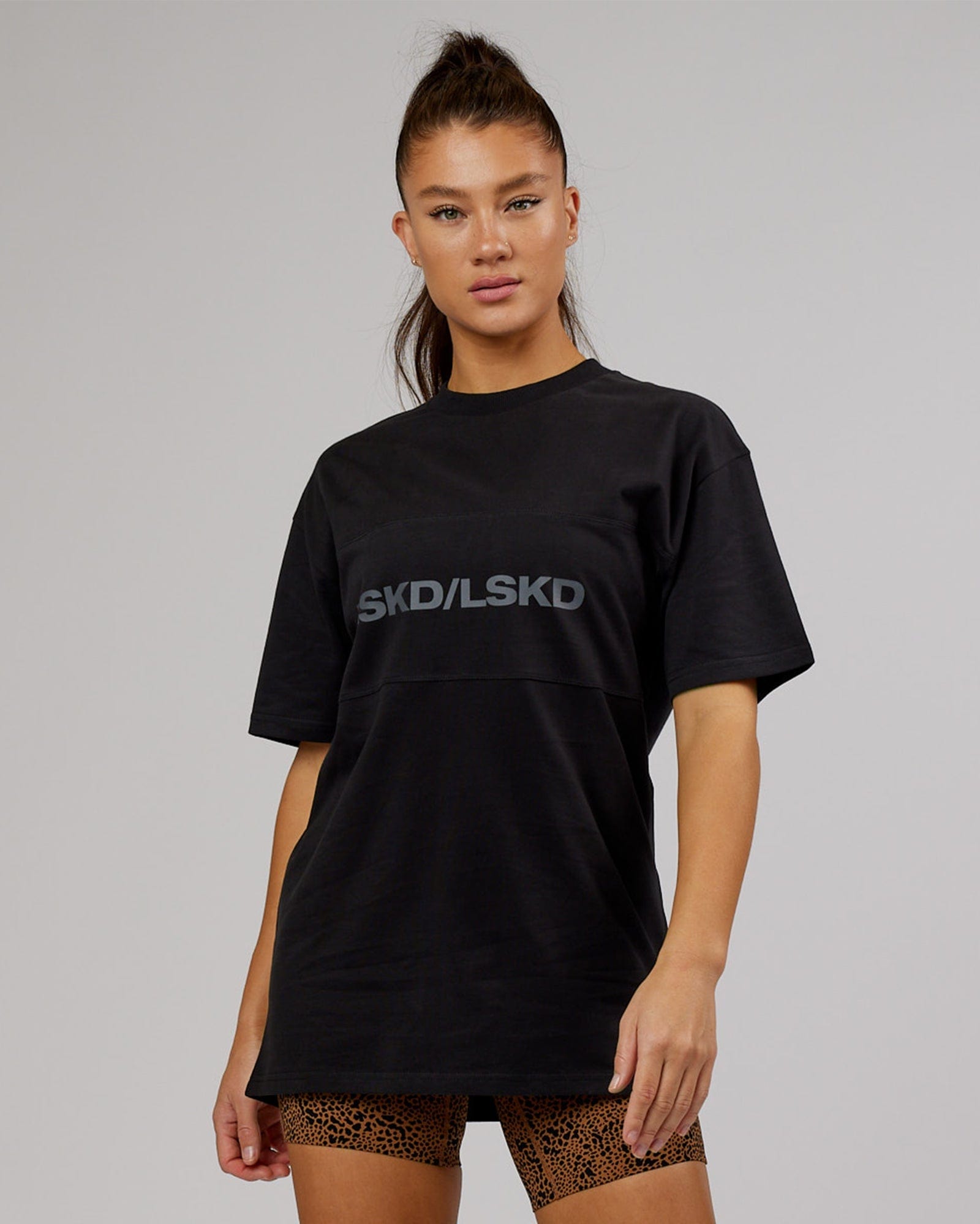 Model wearing Unisex Impact Heavyweight Tee Oversize - Black-Grey