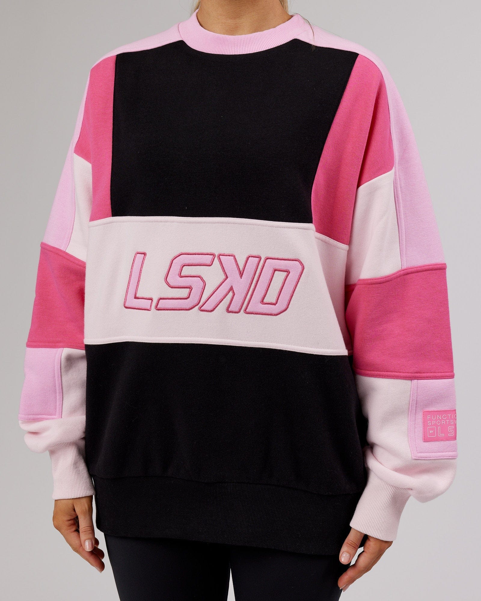 Model wearing Unisex Slam Sweater Oversize - Black-Pink Multi