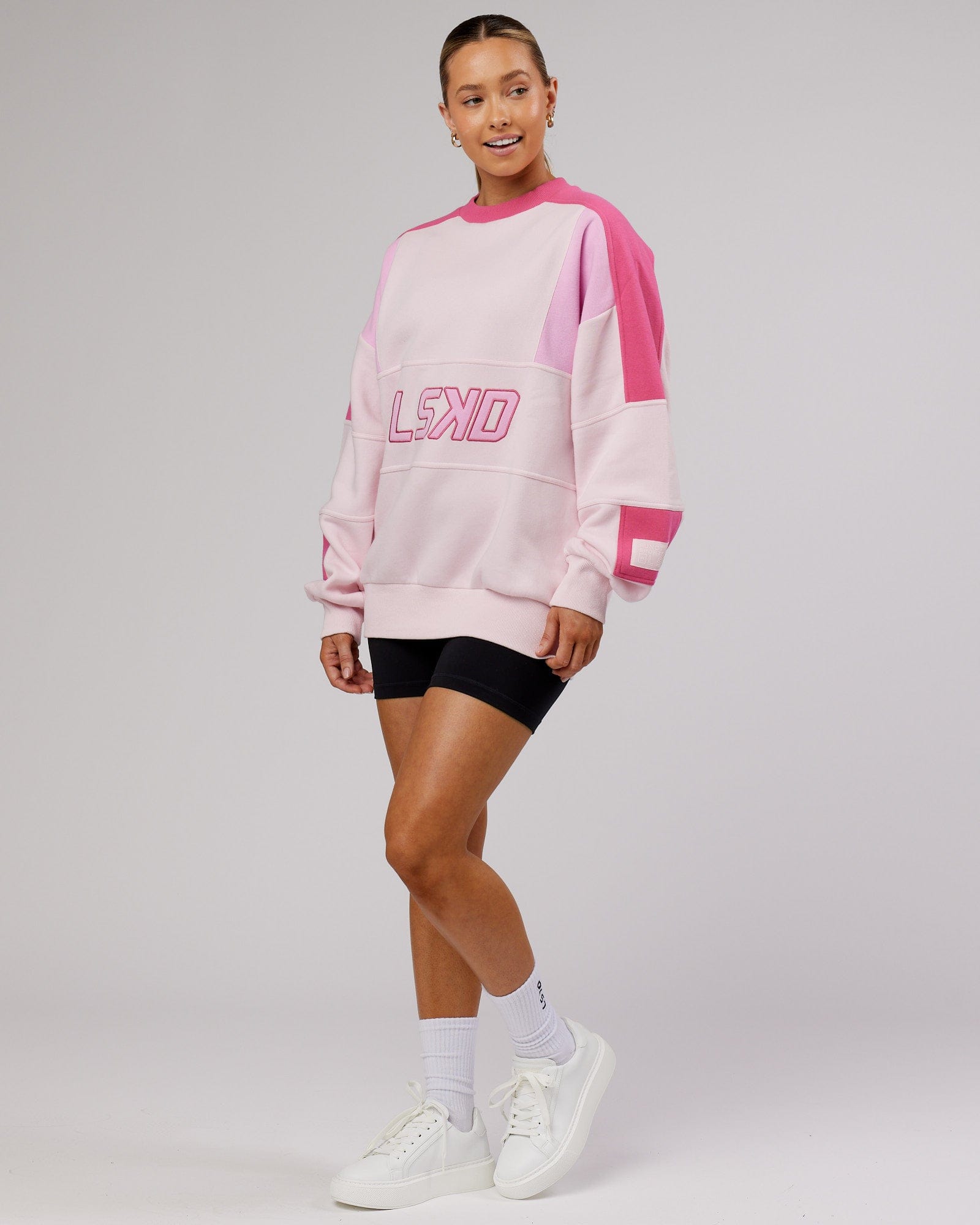 Model wearing Unisex Slam Sweater Oversize - Pink Multi