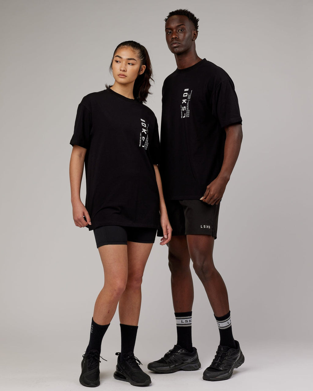 Model wearing Upright FLXCotton Tee Oversize - Black