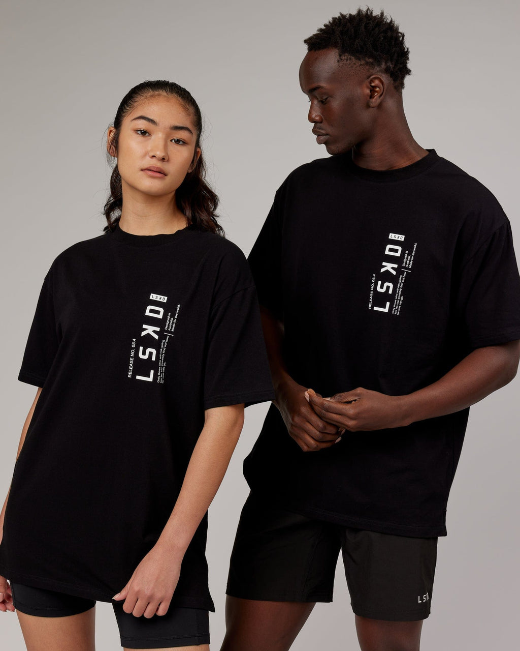 Model wearing Upright FLXCotton Tee Oversize - Black