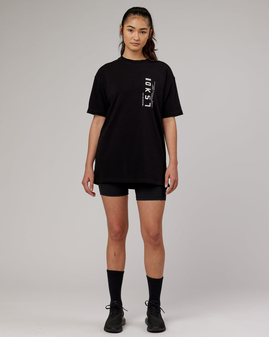 Model wearing Upright FLXCotton Tee Oversize - Black