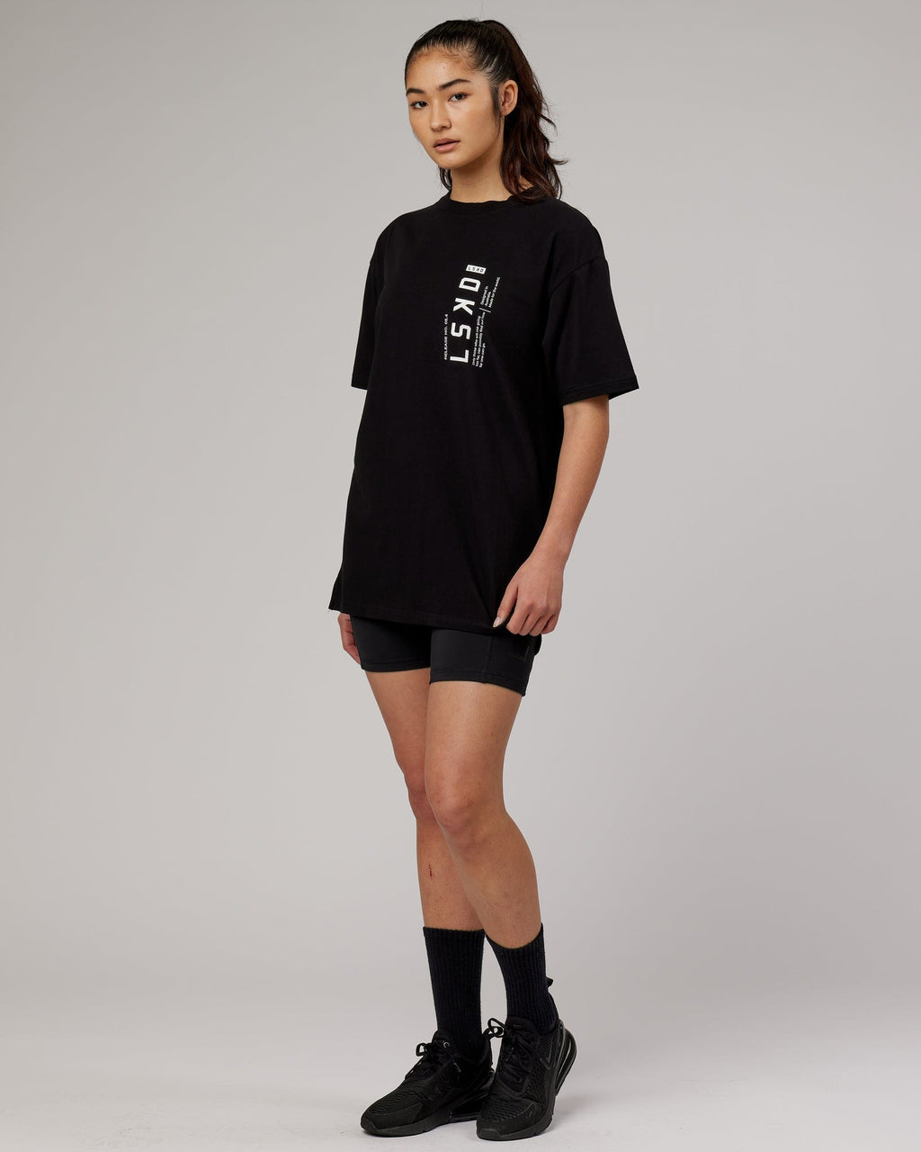 Model wearing Upright FLXCotton Tee Oversize - Black