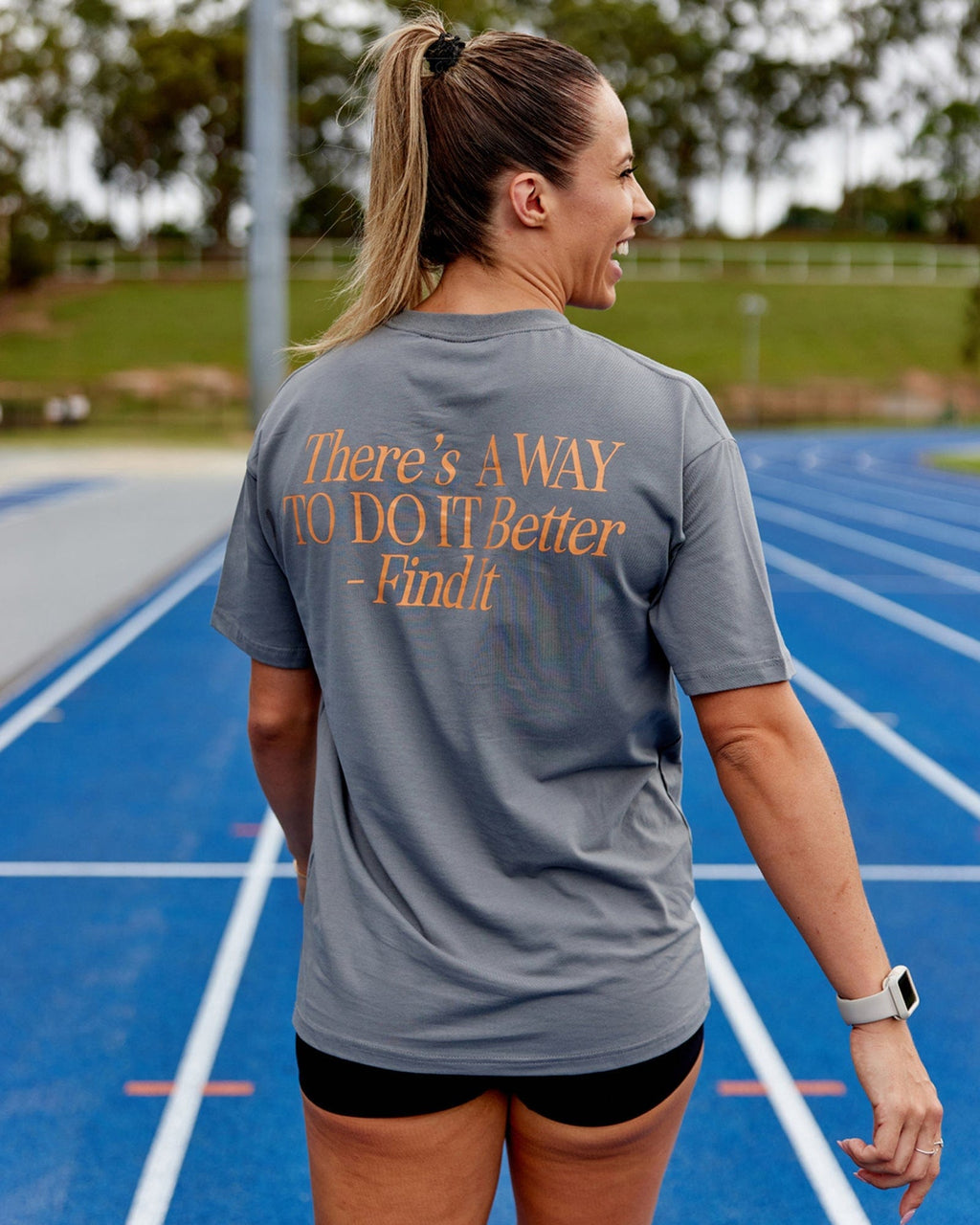 Model wearing Unisex VS4 FLXCotton Tee Oversize - Graphite-Tangerine