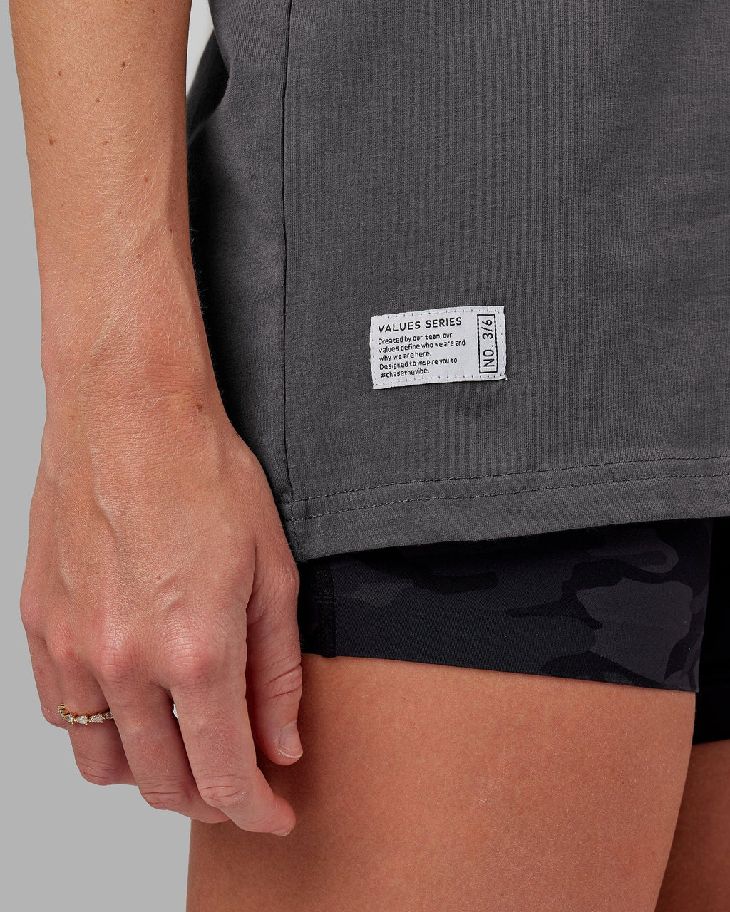 Model wearing Unisex VS3 FLXCotton Tee Oversize - Asphalt-Purple