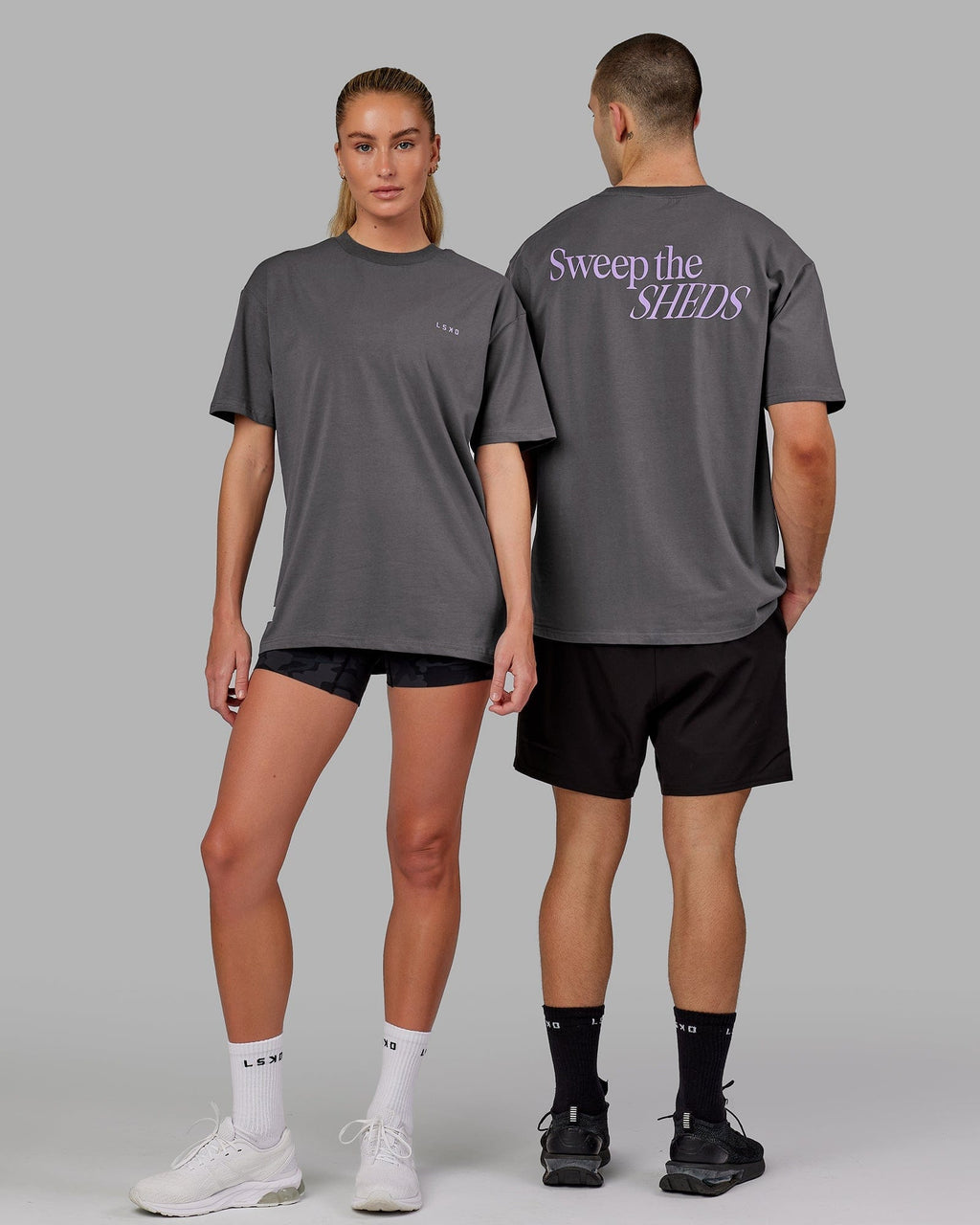 Model wearing Unisex VS3 FLXCotton Tee Oversize - Asphalt-Purple