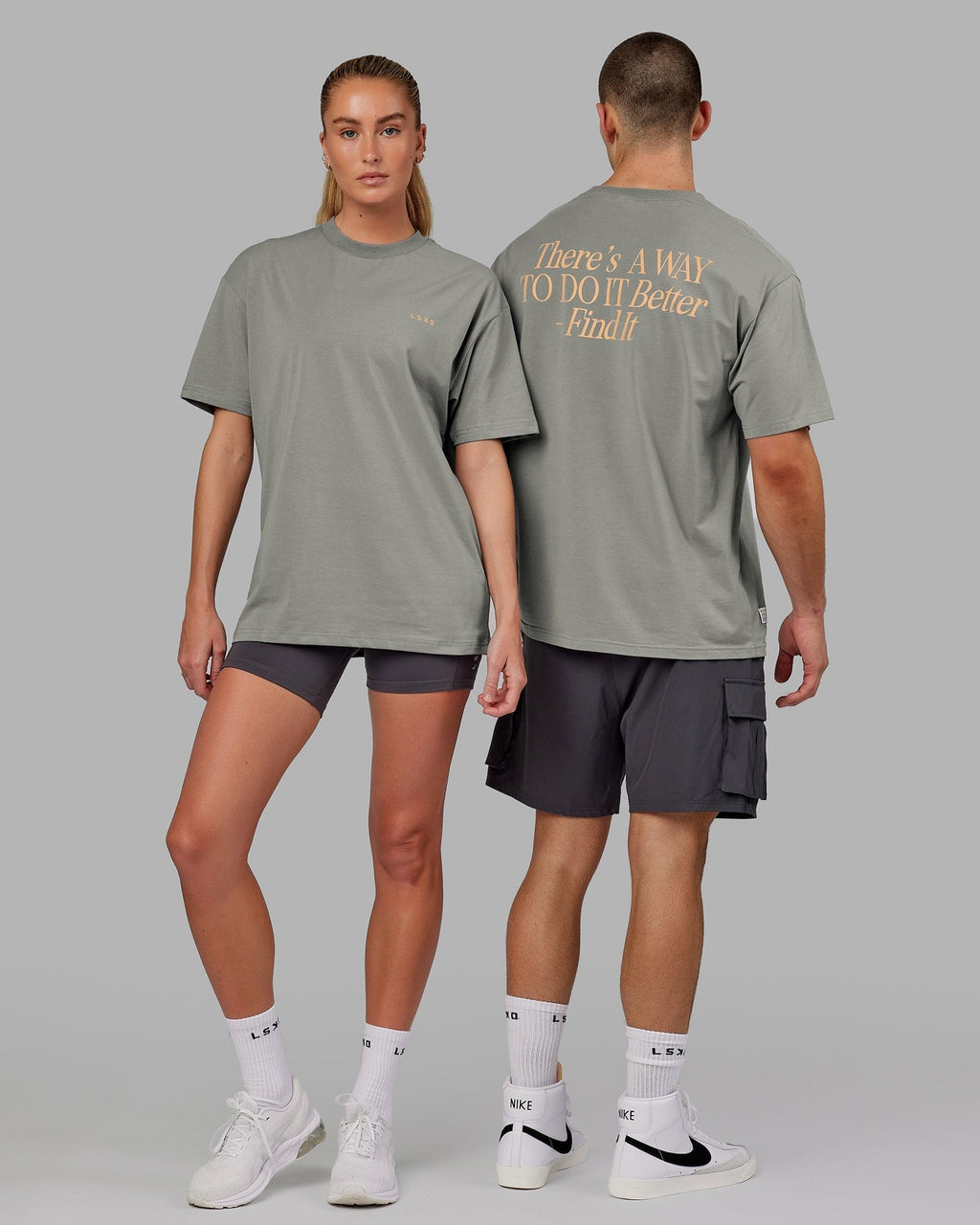 Model wearing Unisex VS4 FLXCotton Tee Oversize - Graphite-Tangerine