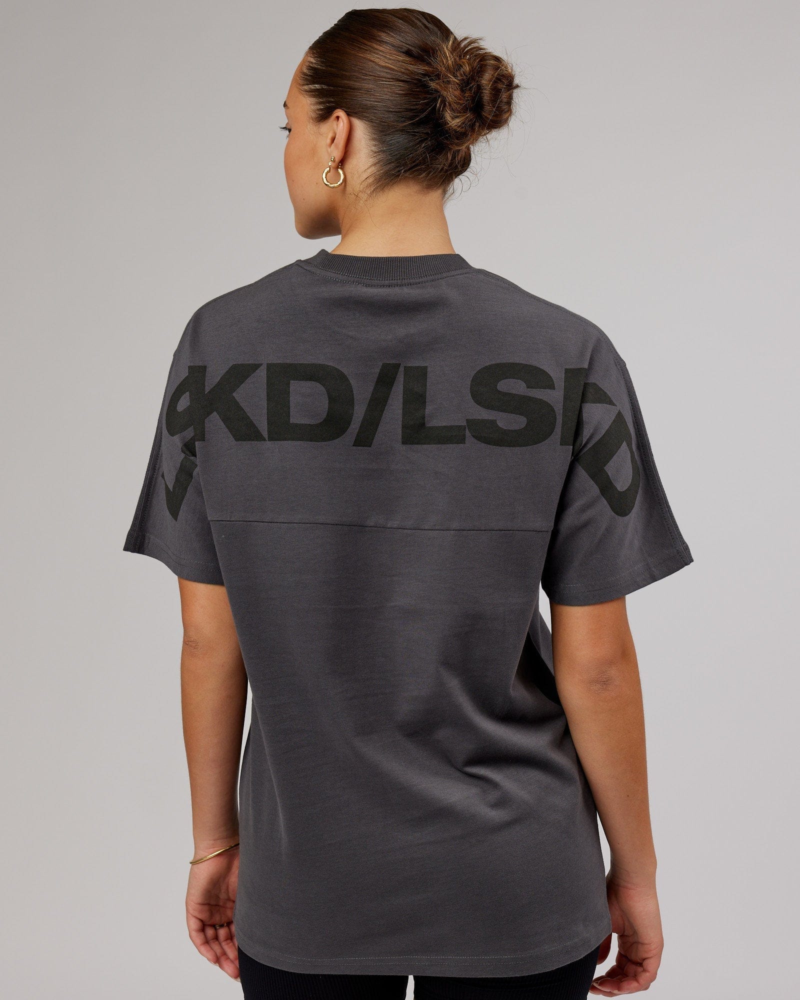 Model wearing Unisex Wrap Heavyweight Tee Oversize - Asphalt