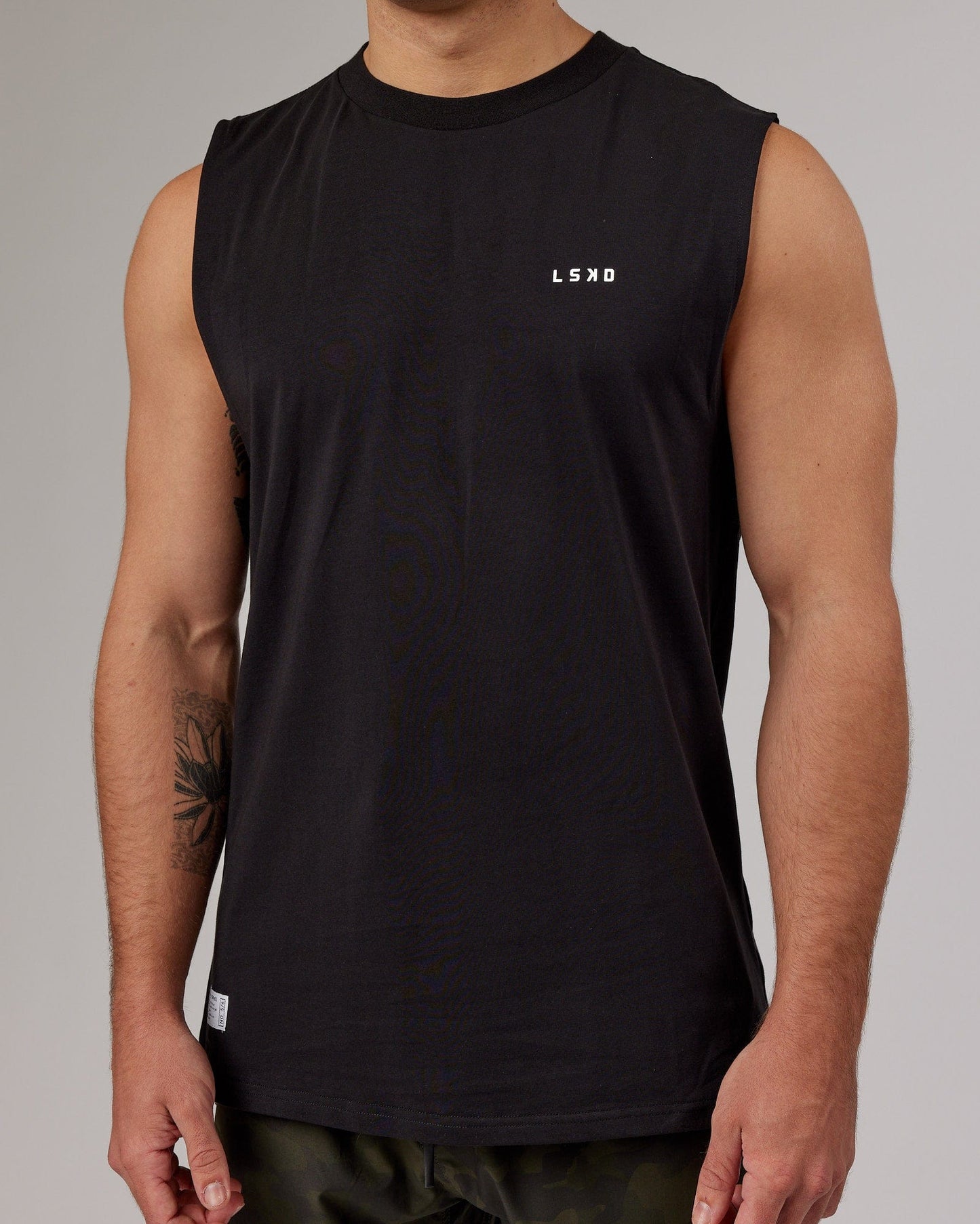 Model wearing VS5 FLXCotton Tank Oversize - Black