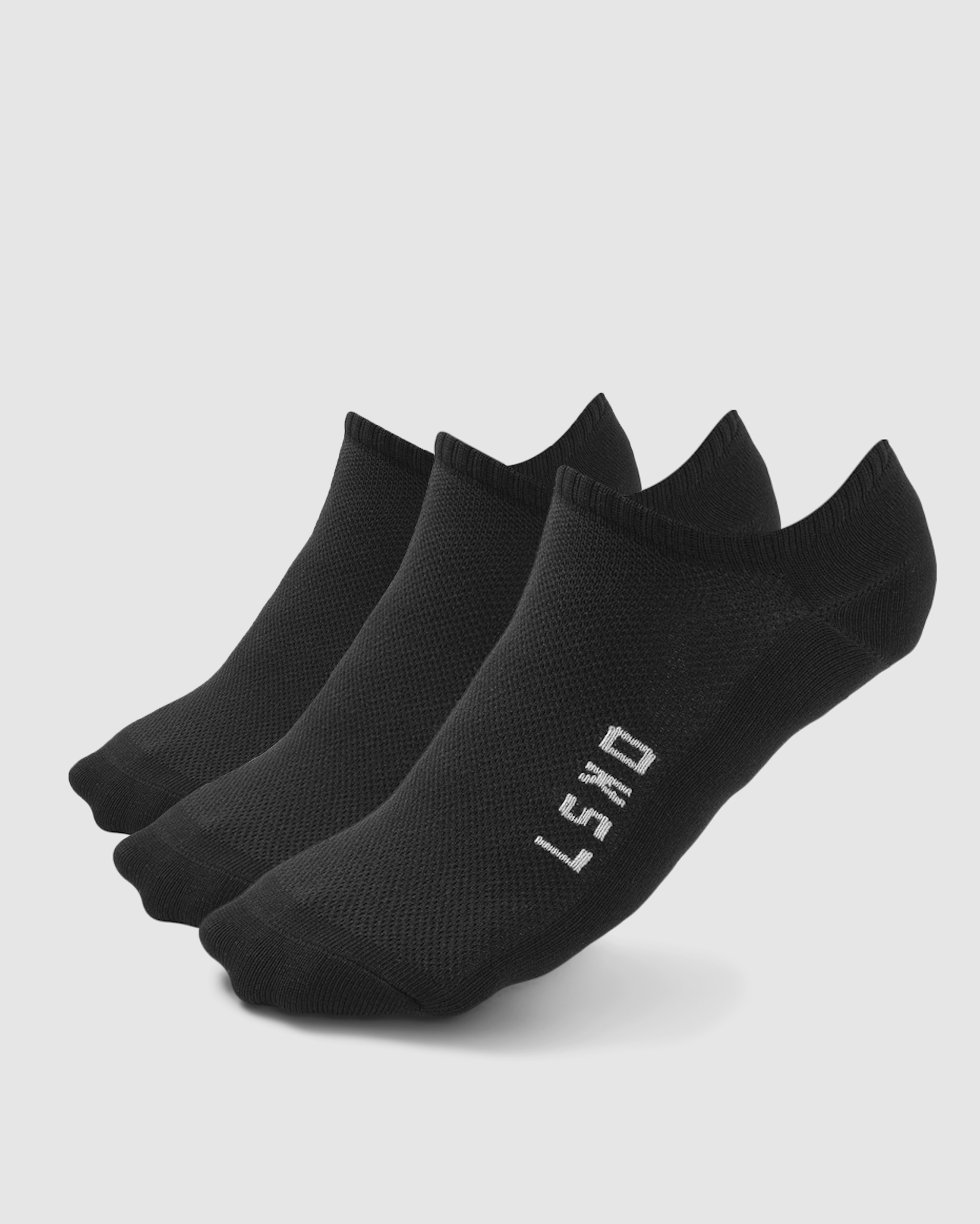 Model wearing Womens 3 Pack Covert Ankle Sock - Black