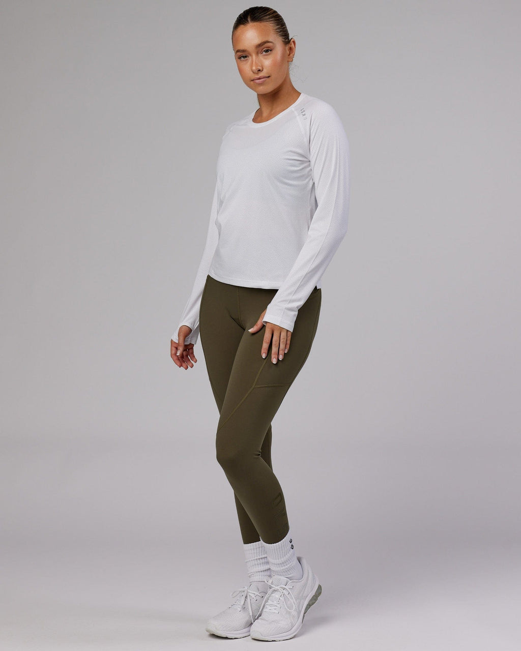 Model wearing Perform VapourFLX LS Tee - White Marl