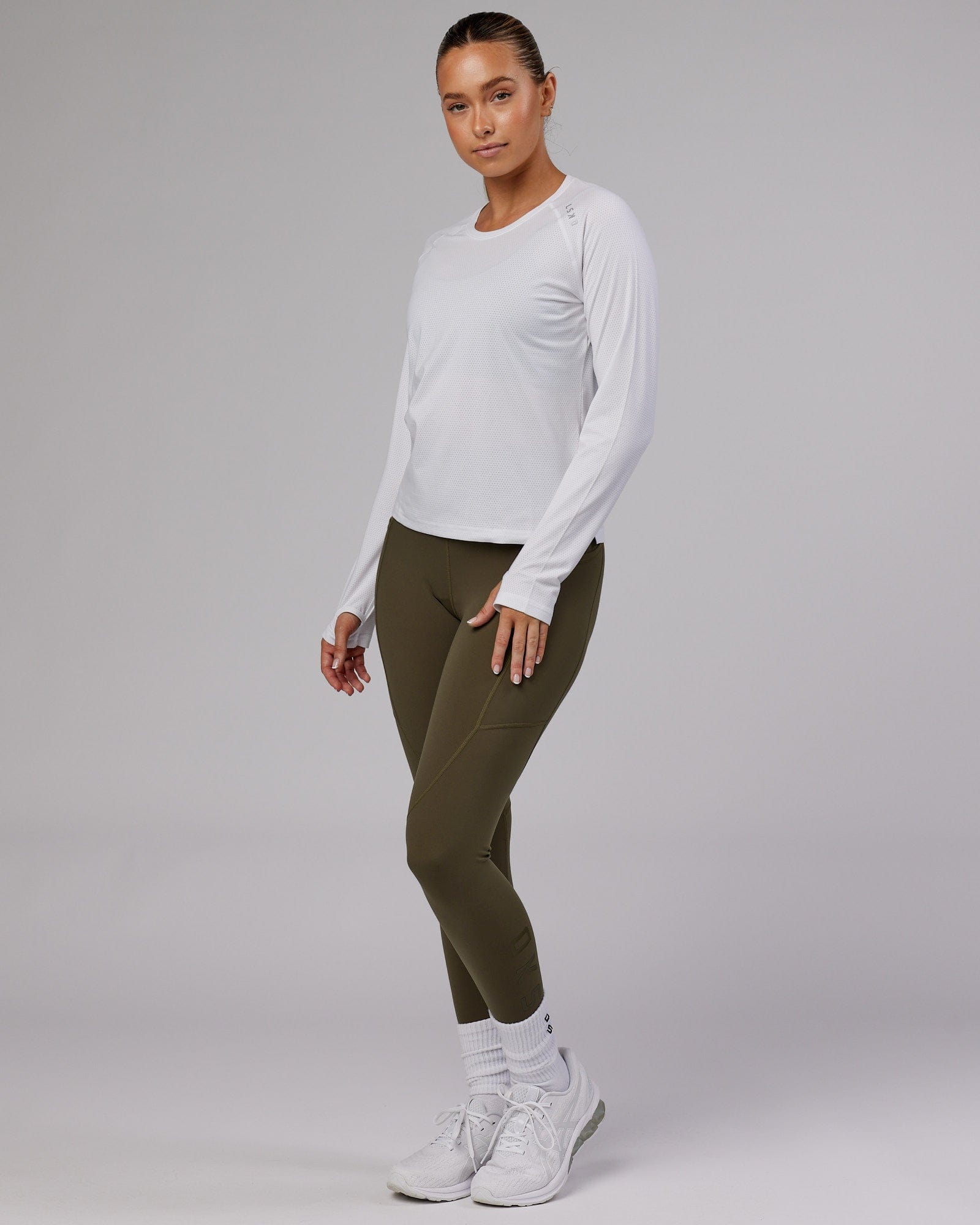 Model wearing Perform VapourFLX LS Tee - White Marl