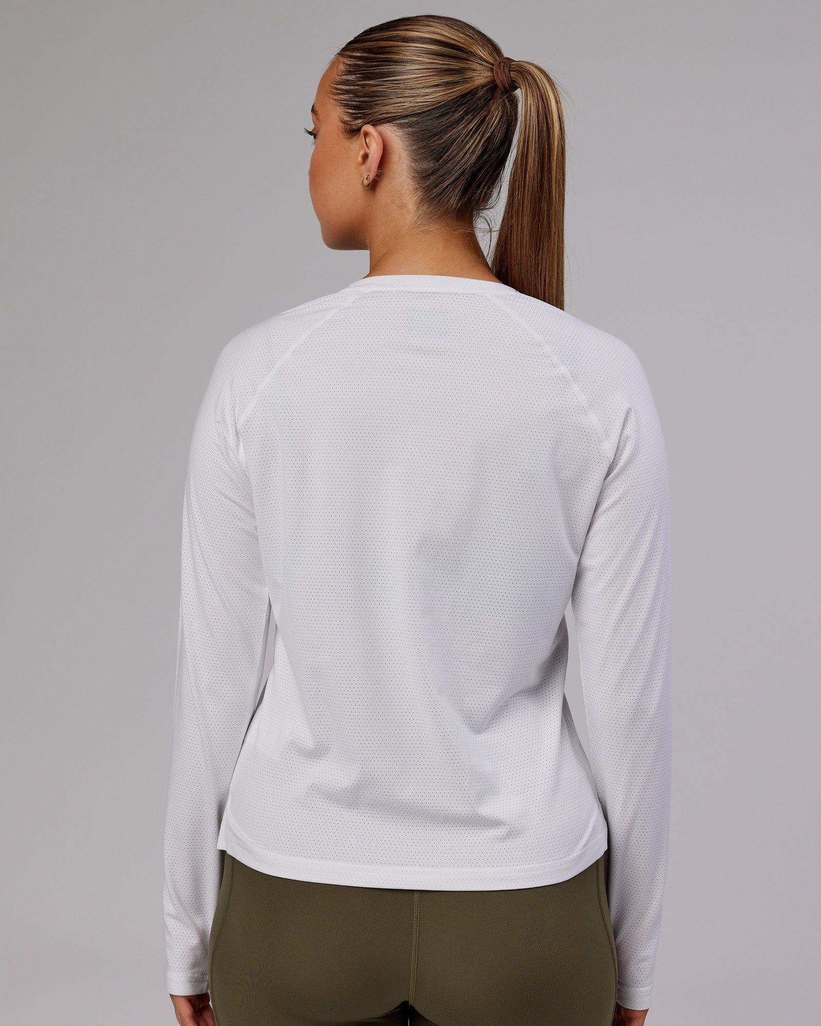 Model wearing Perform VapourFLX LS Tee - White Marl