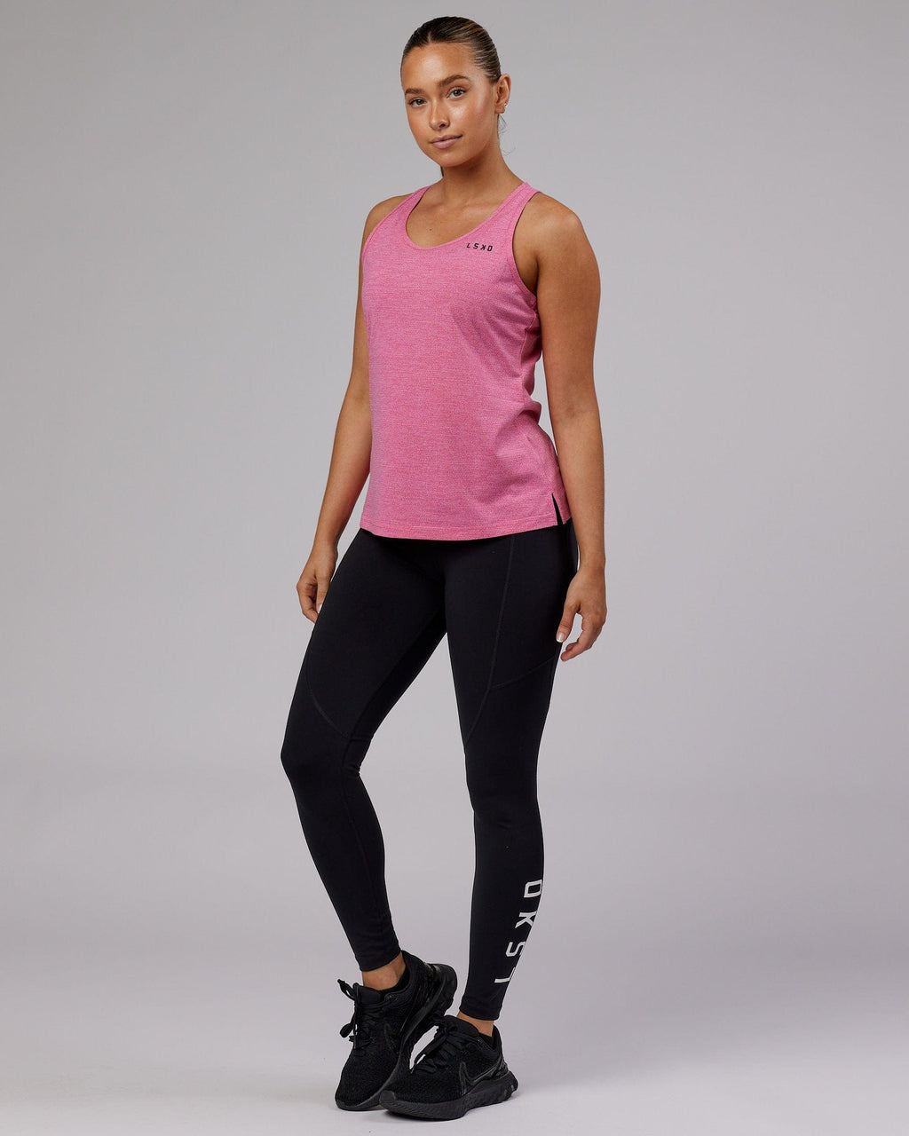 Model wearing Perform VapourFLX Tank - Magenta Marl